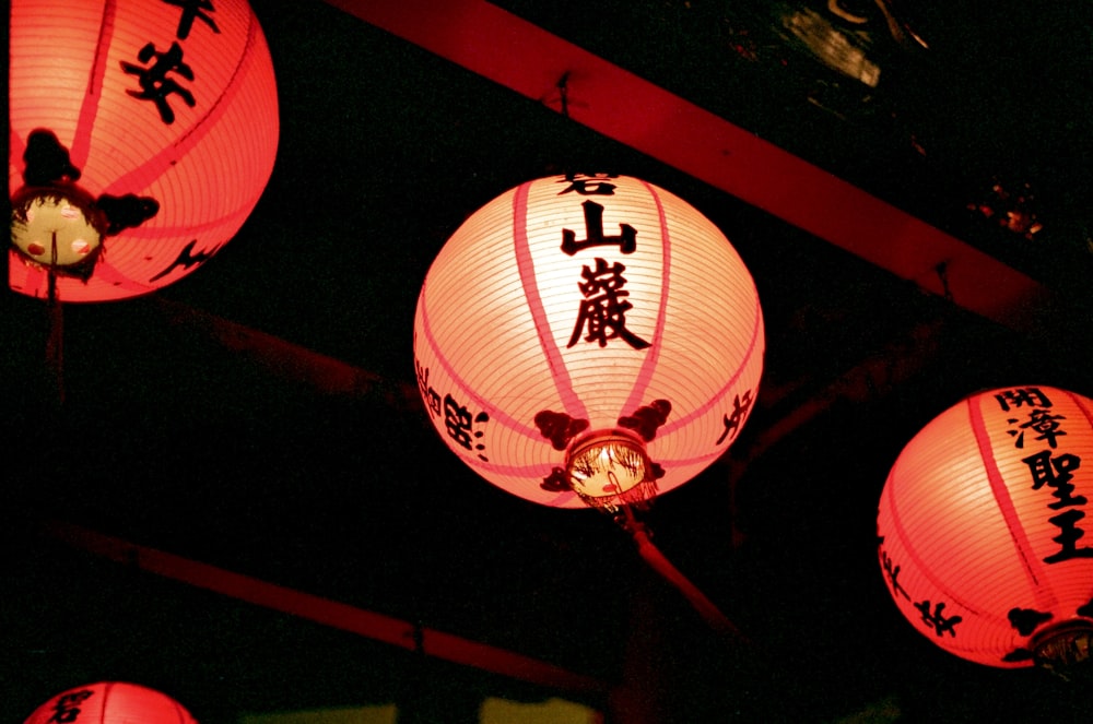 red and white chinese lantern