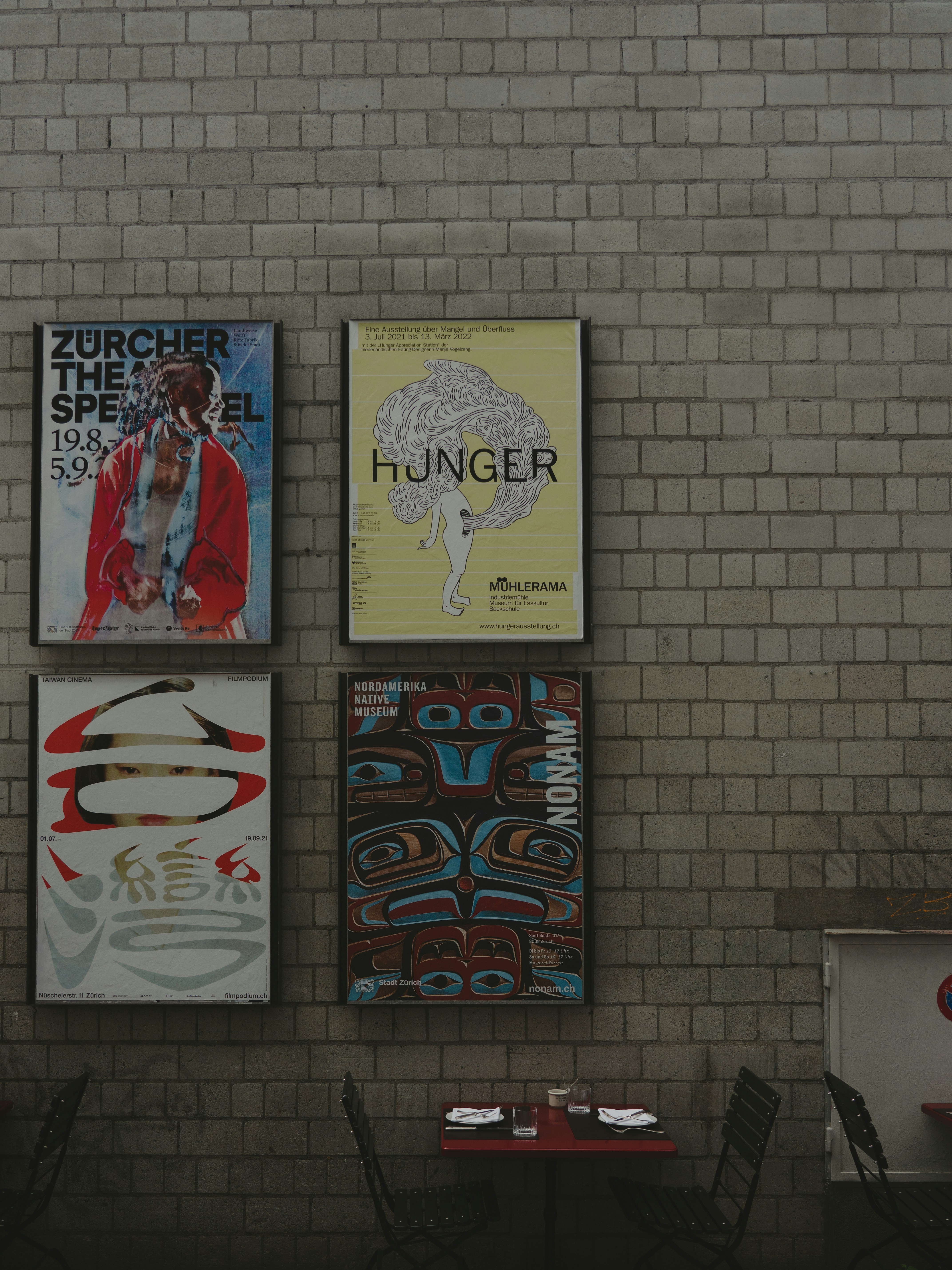 decoração de parede branca e preta