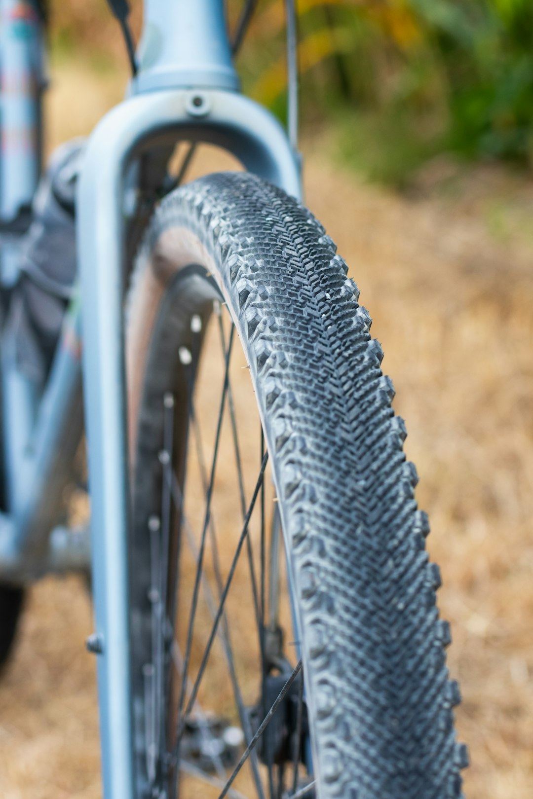 black bicycle wheel with tire