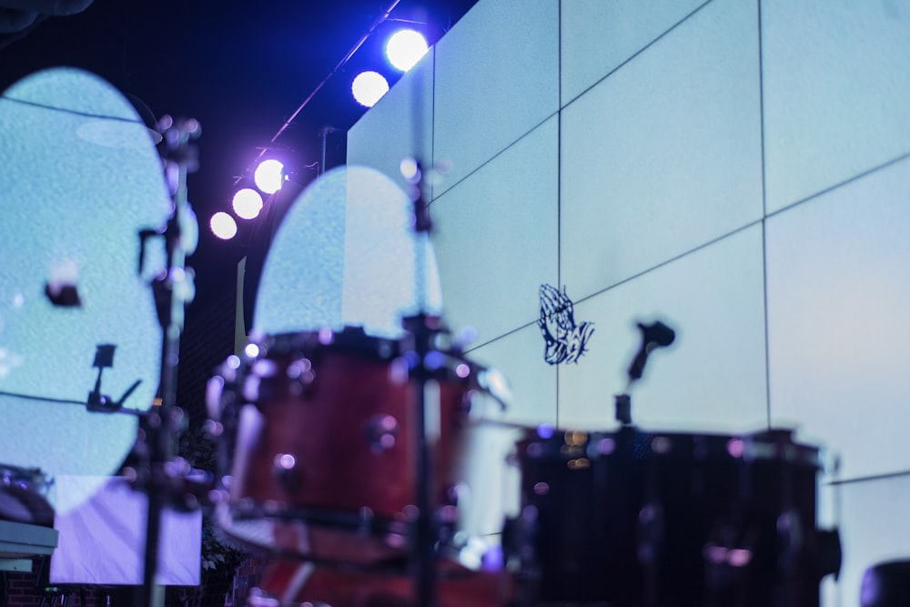 red and brown drum set