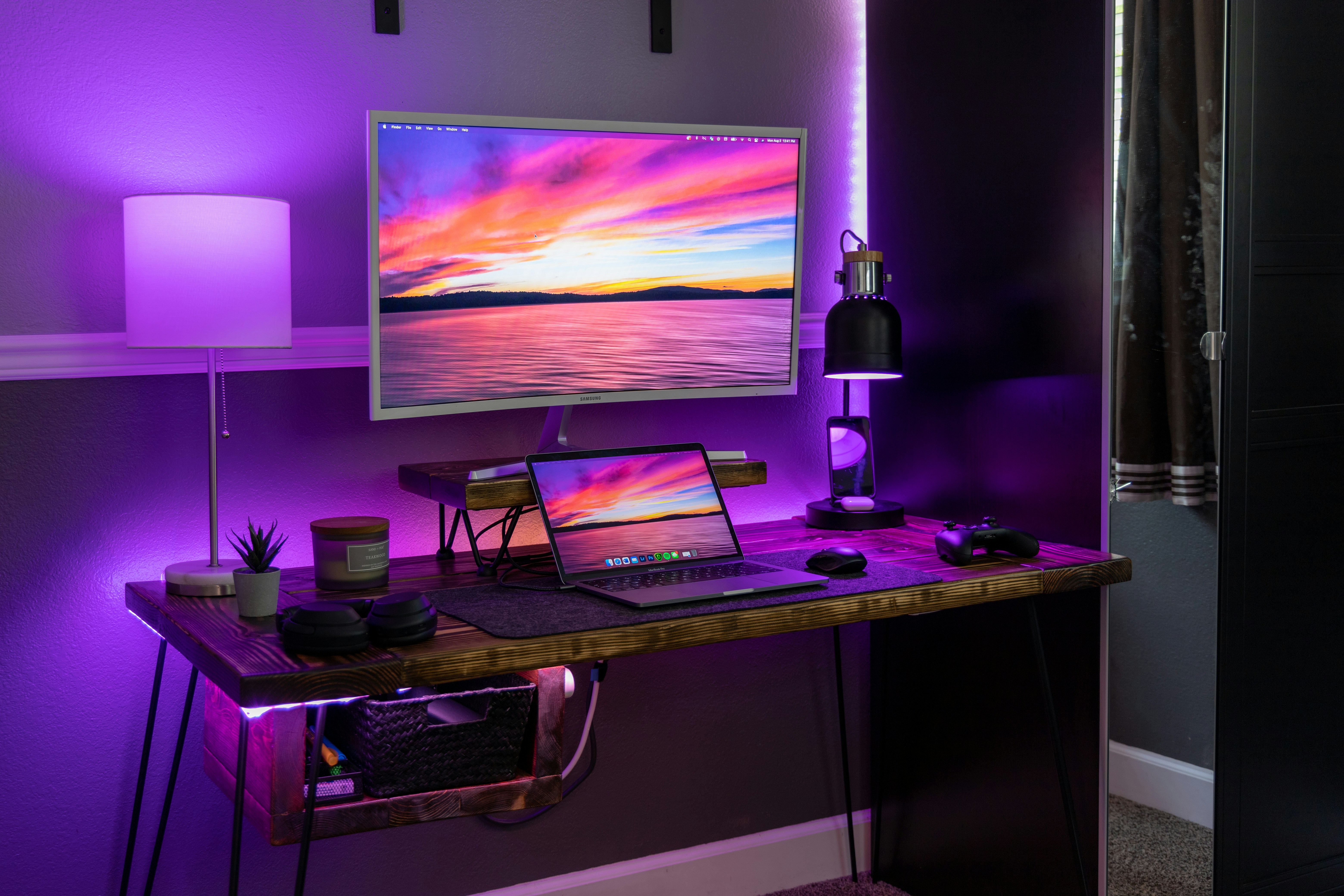 Purple workspace monitor