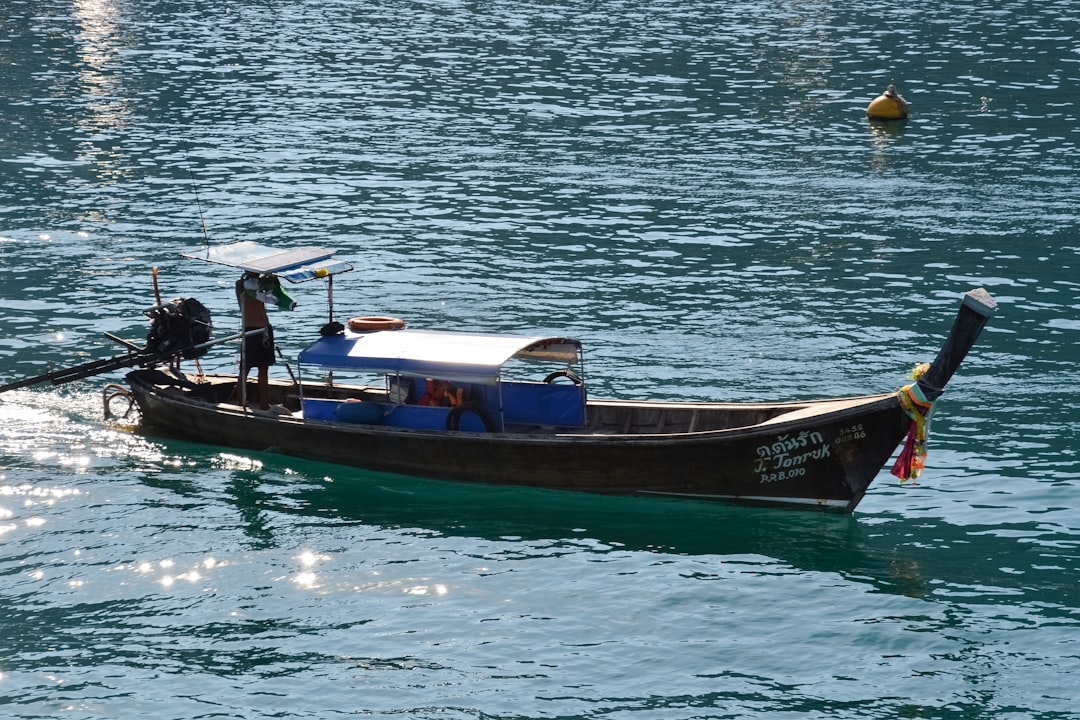 man in black shirt riding on boat during daytime