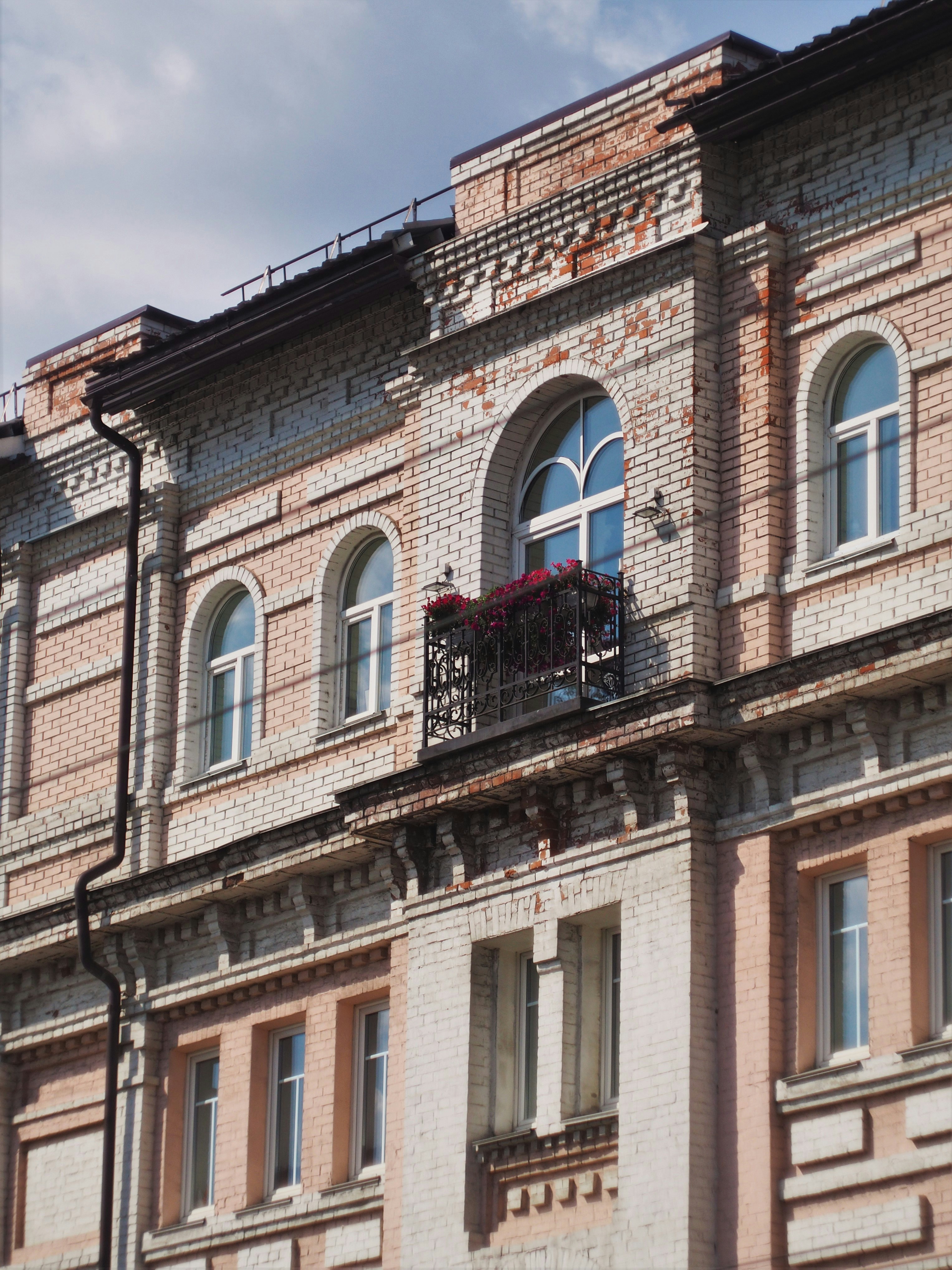 brown and white concrete building
