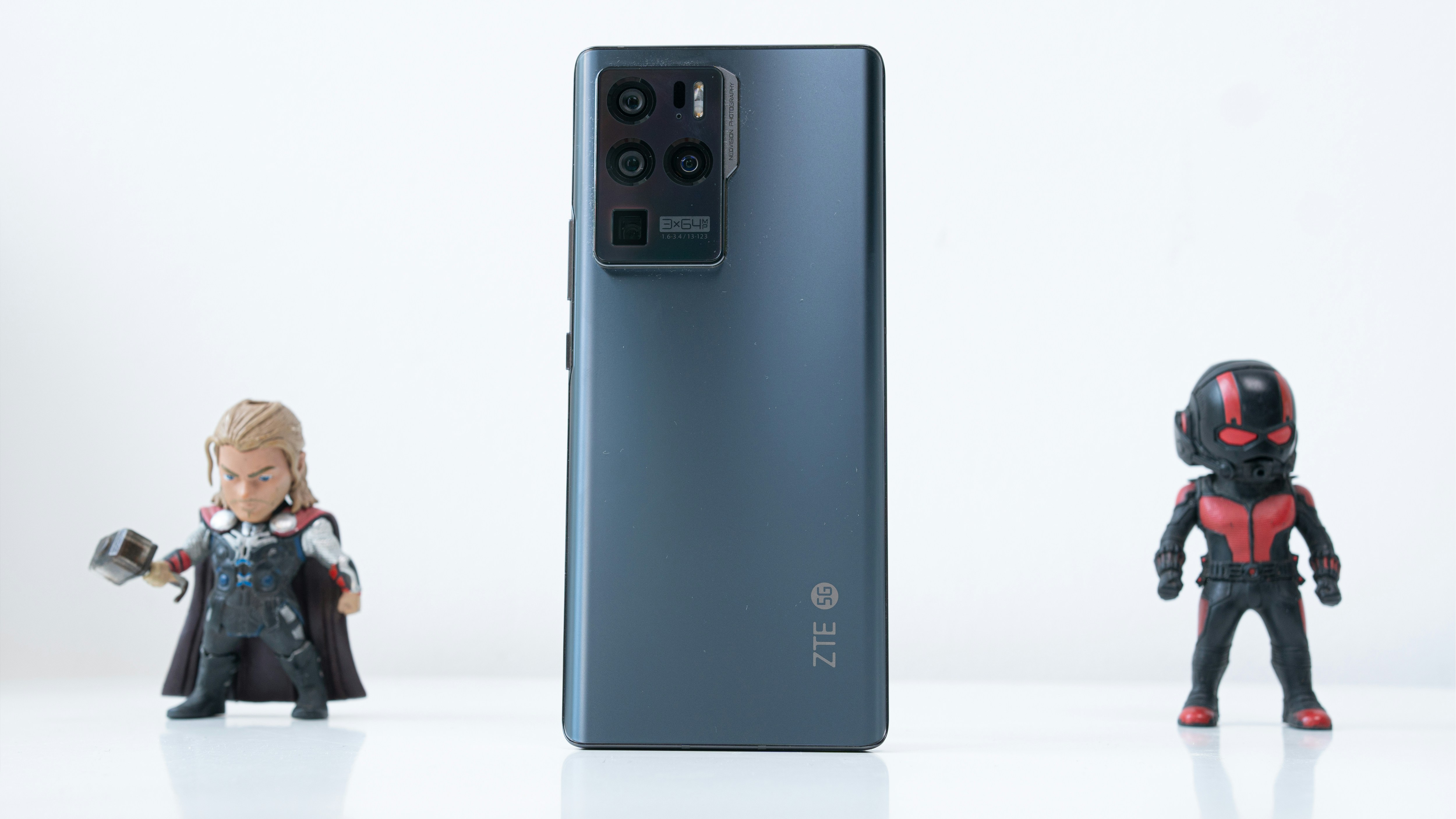 ZTE Nubia Z80 Ultra Resmi Dirilis: Bawa Tombol Kamera Fisik untuk Pengalaman Fotografi Nyata