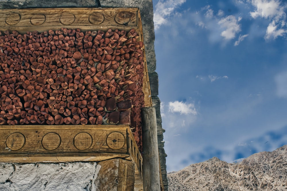 brown and gray concrete wall