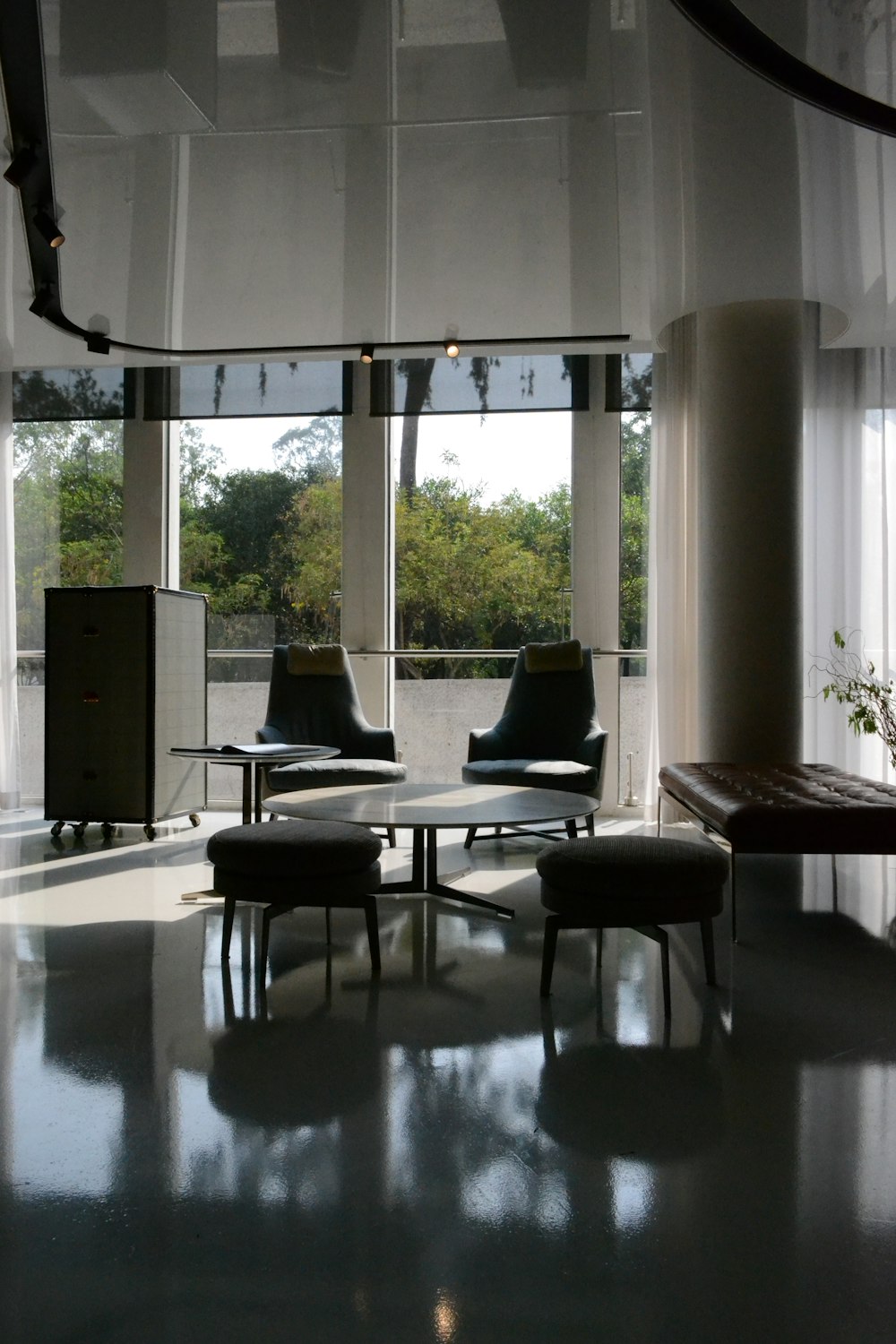 black and white dining table and chairs