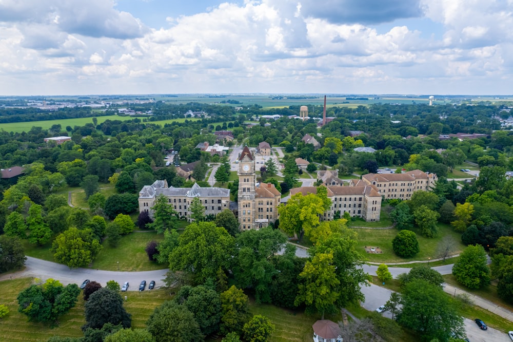 Vue aérienne des bâtiments de la ville pendant la journée