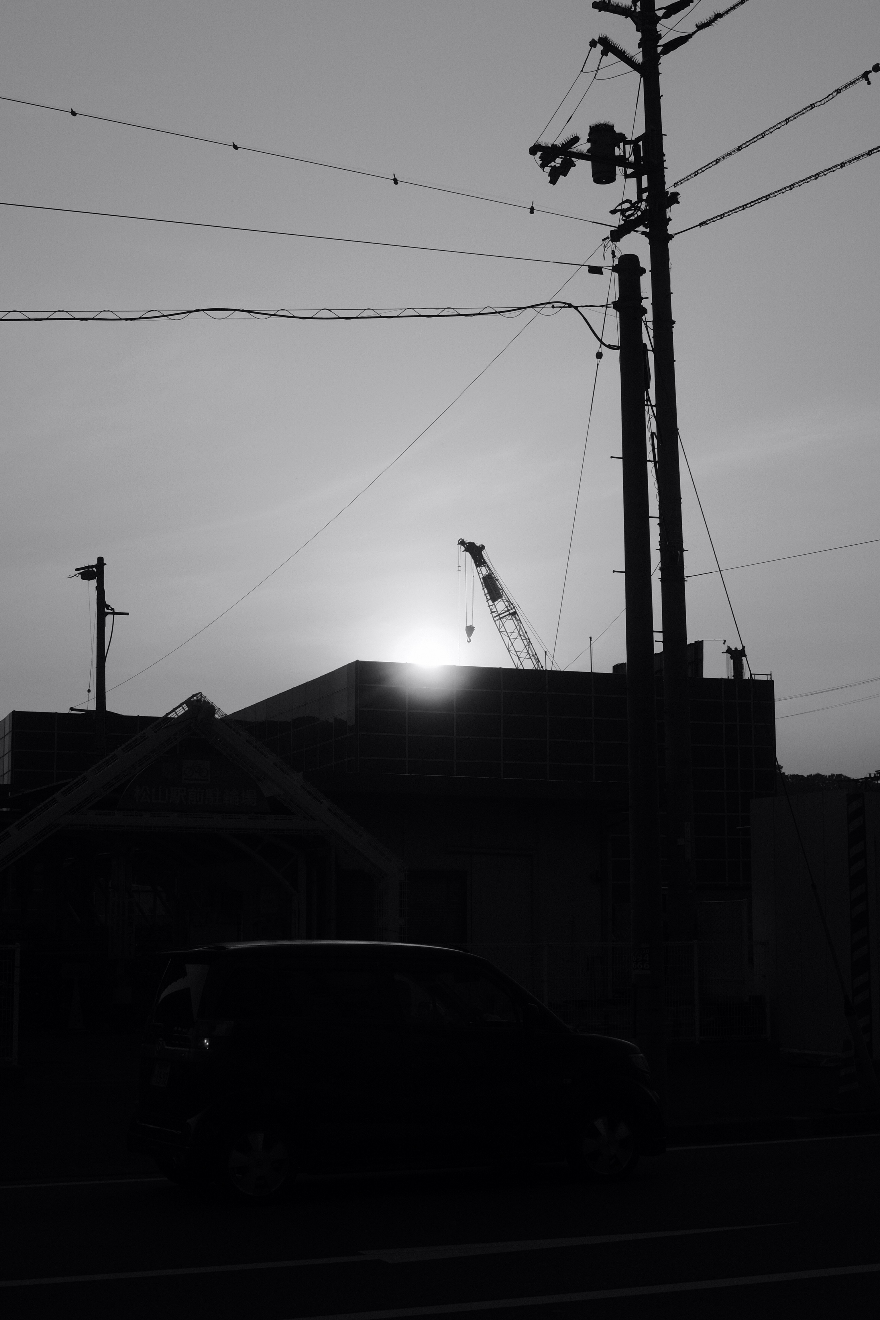 夜間の電柱のシルエットの写真 Unsplashで見つける自動車の無料写真