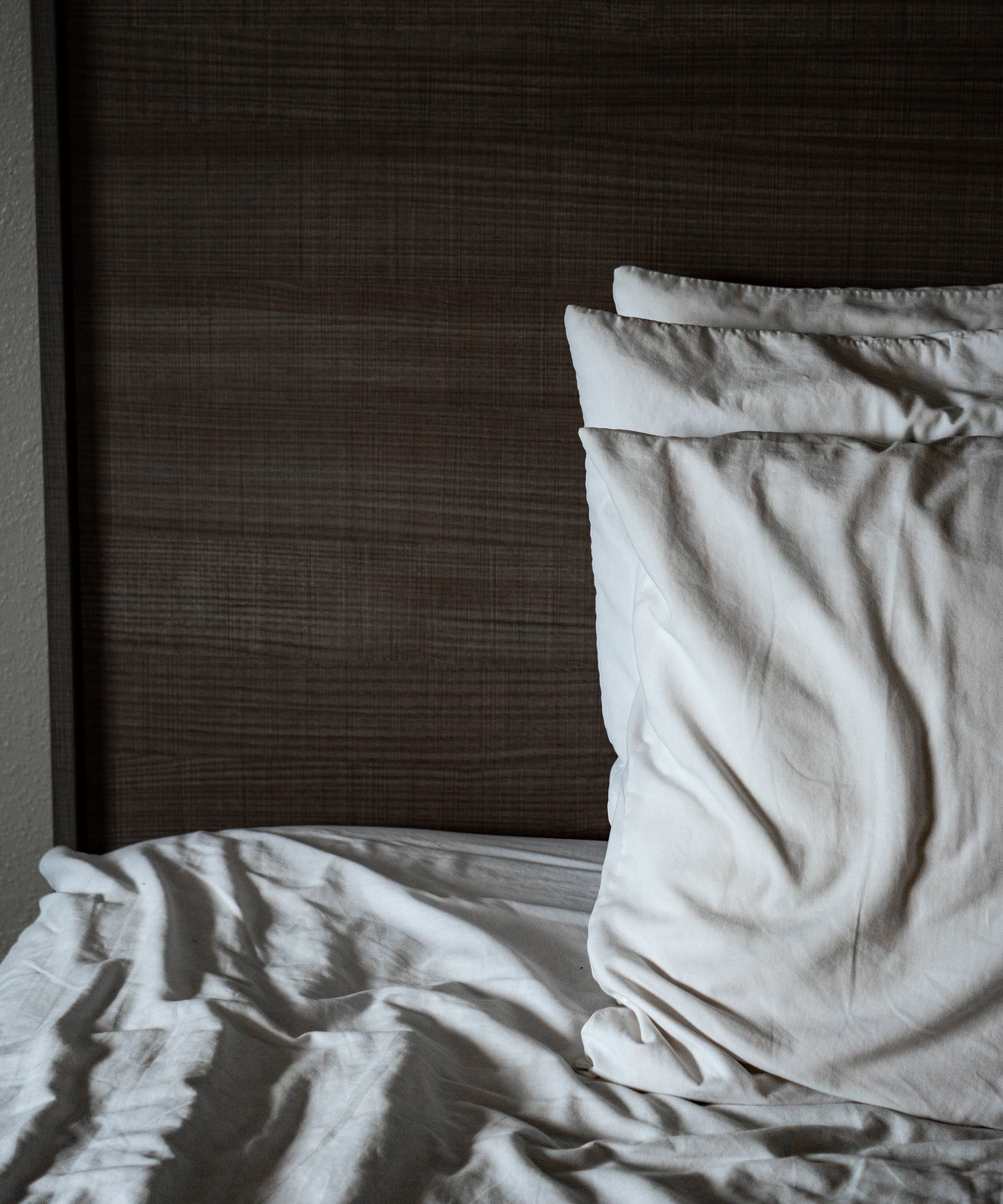 Otelin Demirbaşı — beyaz çarşaf detayı