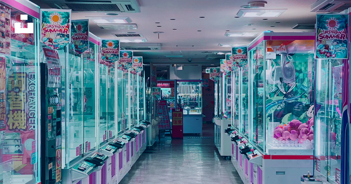 Red And White Store Interior Photo Free Computer Image On Unsplash Red and white store interior photo free computer image on unsplash