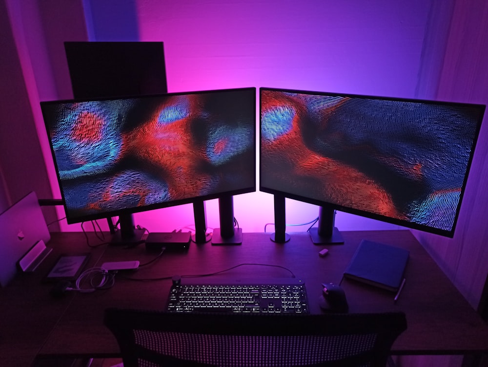 black computer keyboard on black table