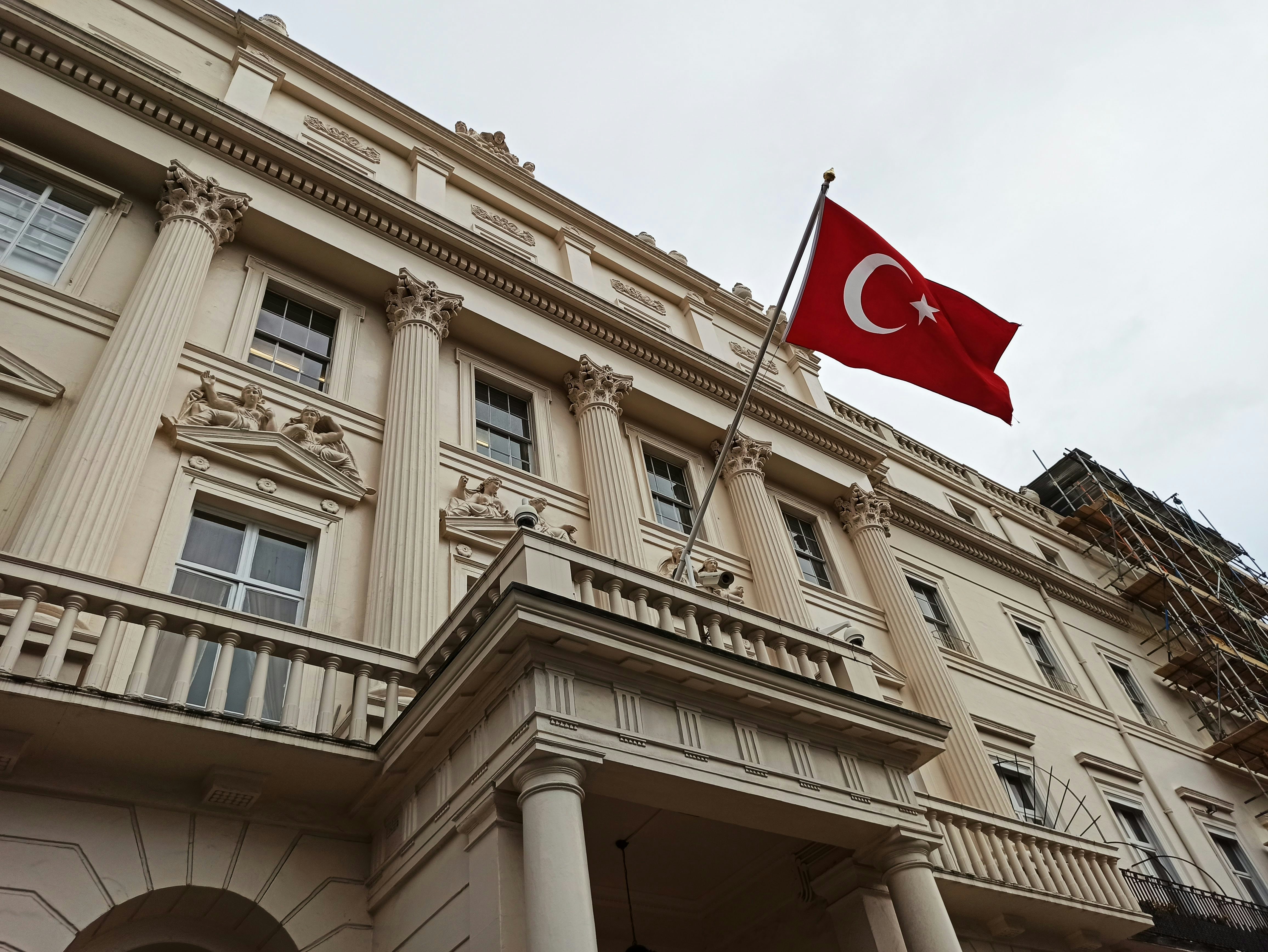 Egypt and Turkey explore fresh defense manufacturing ties at EDEX 2025