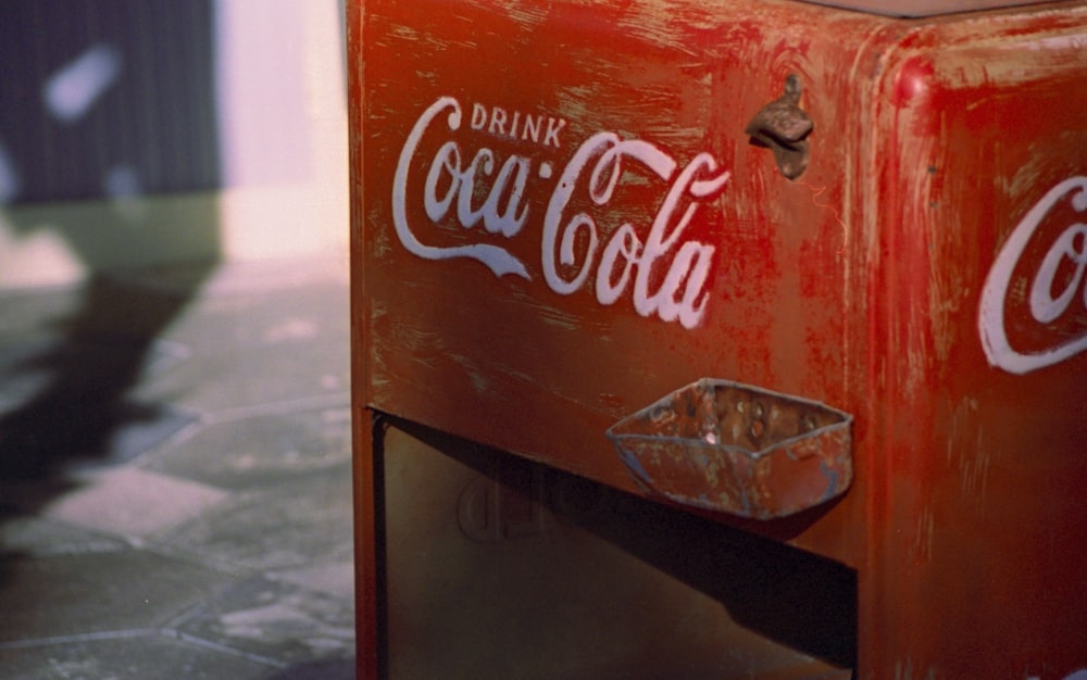 Coca Cola Kühlschrank mit eiskaltem Bier