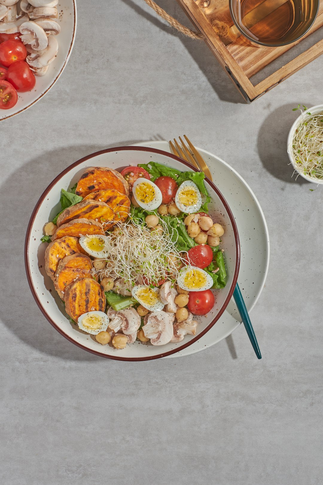 vegetable salad on white ceramic bowl