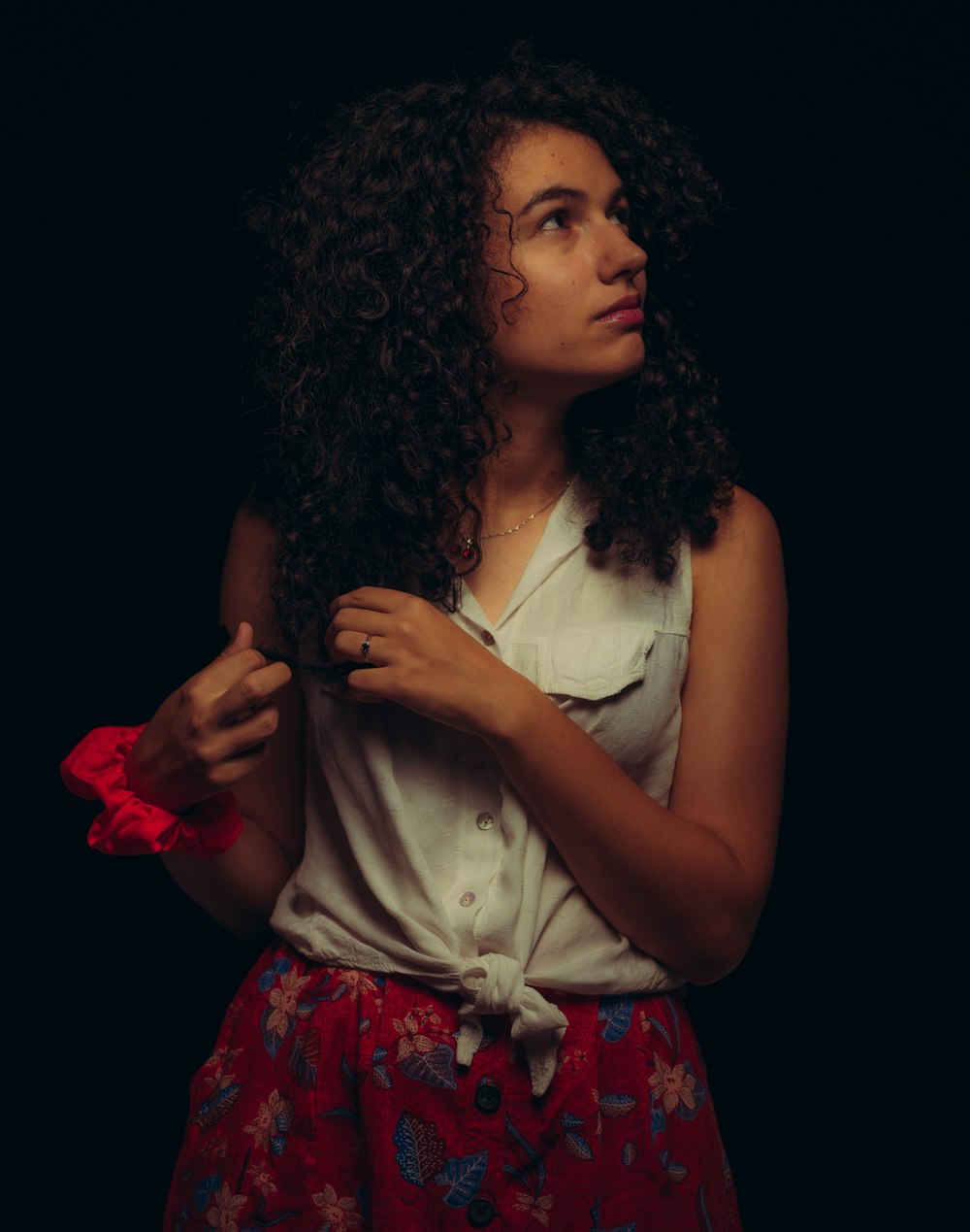 woman in white sleeveless shirt