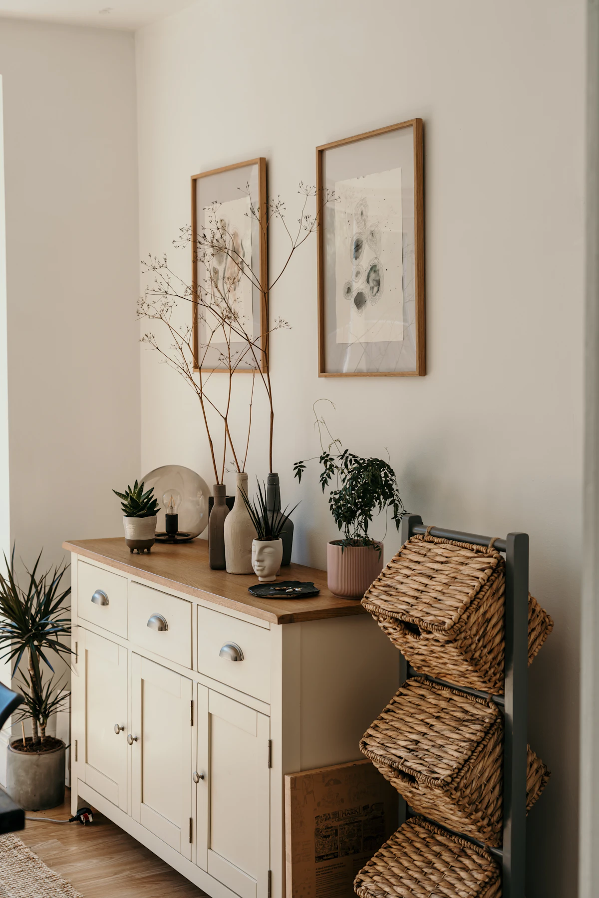 Tidy sideboard with plants and baskets