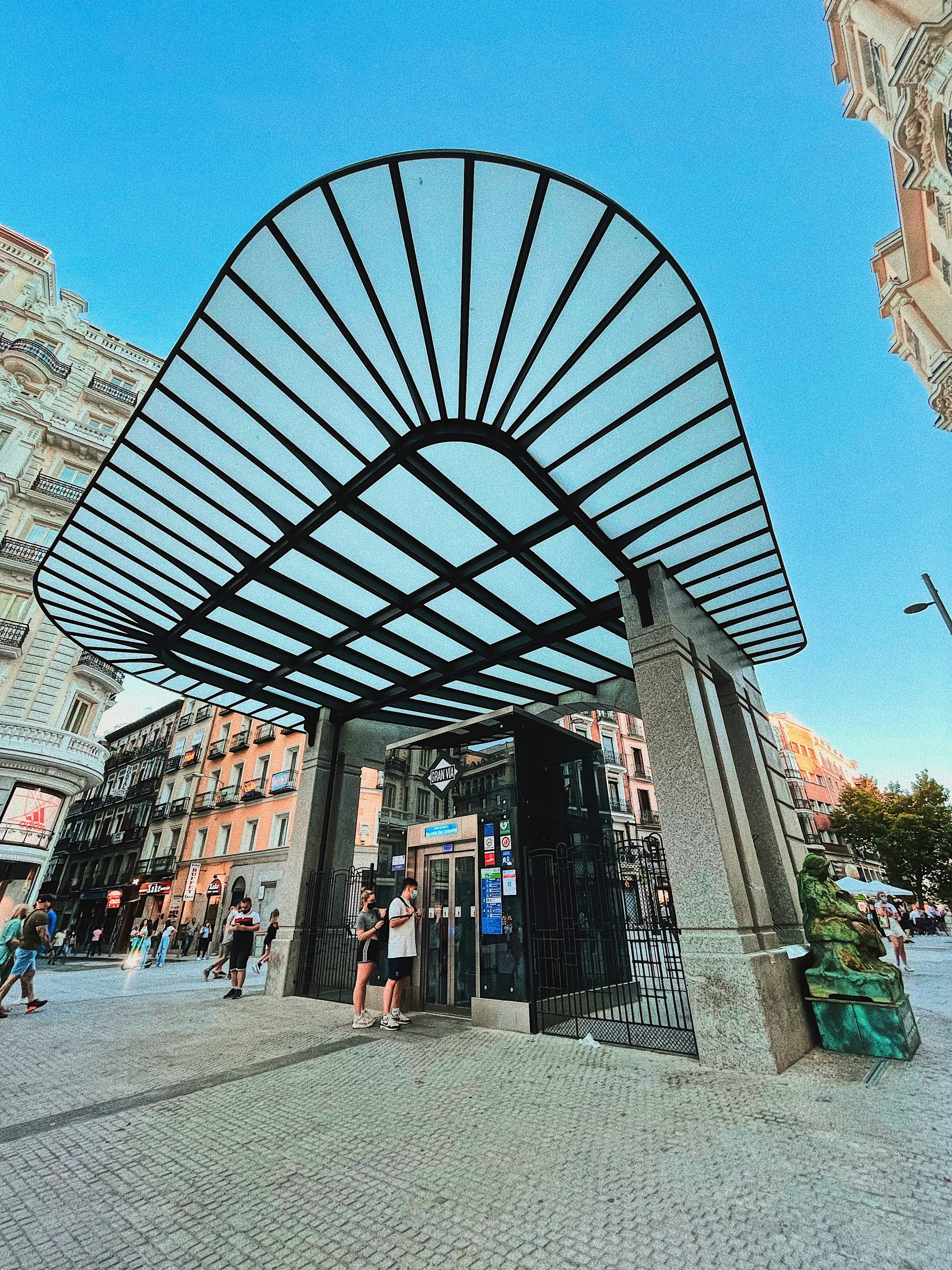 Urban Transport Systems: Metro, Cercanías, and City Navigation