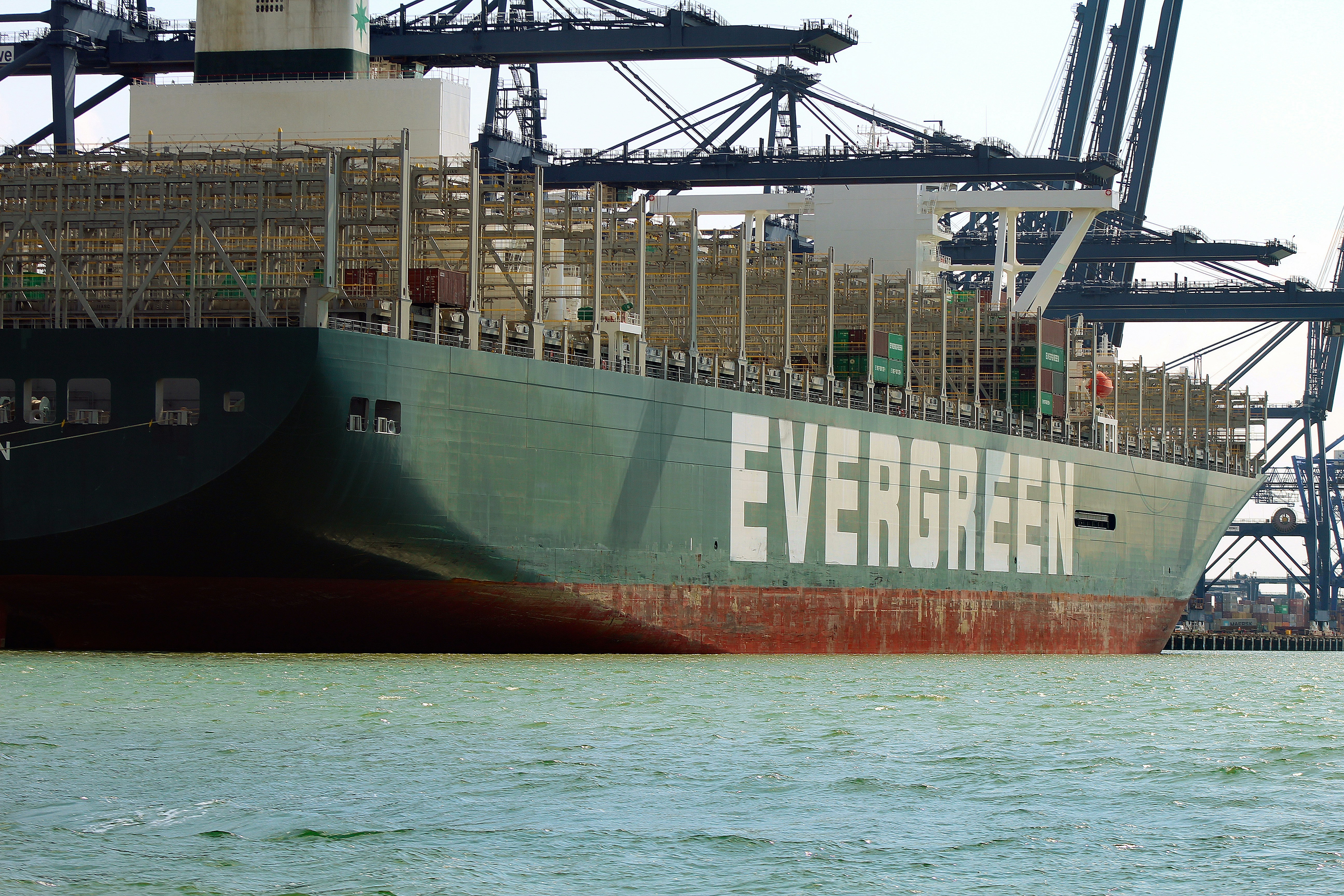 black and red cargo ship on sea during daytime (Photo by william on Unsplash)