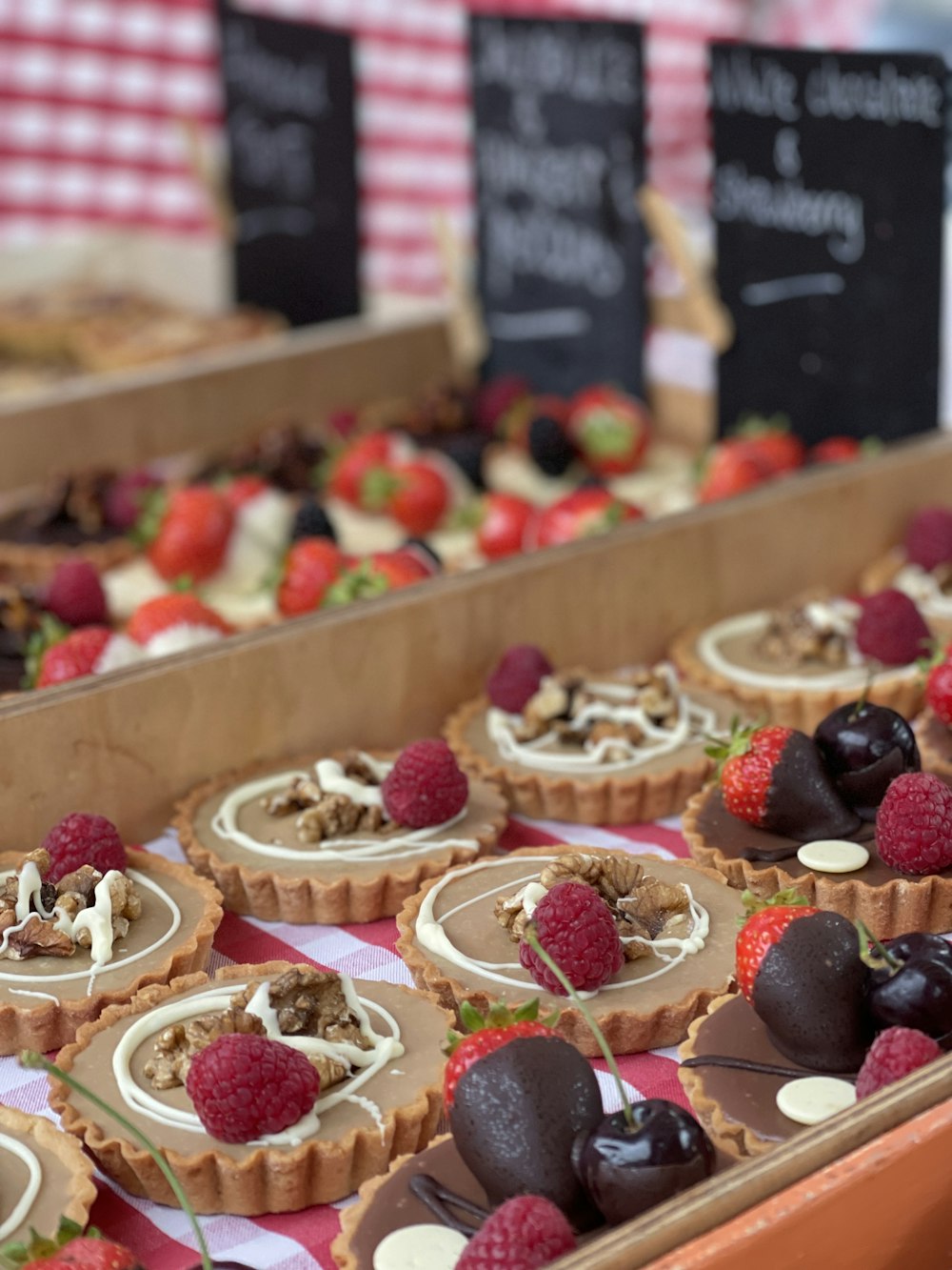 cupcakes with raspberry and raspberry on top