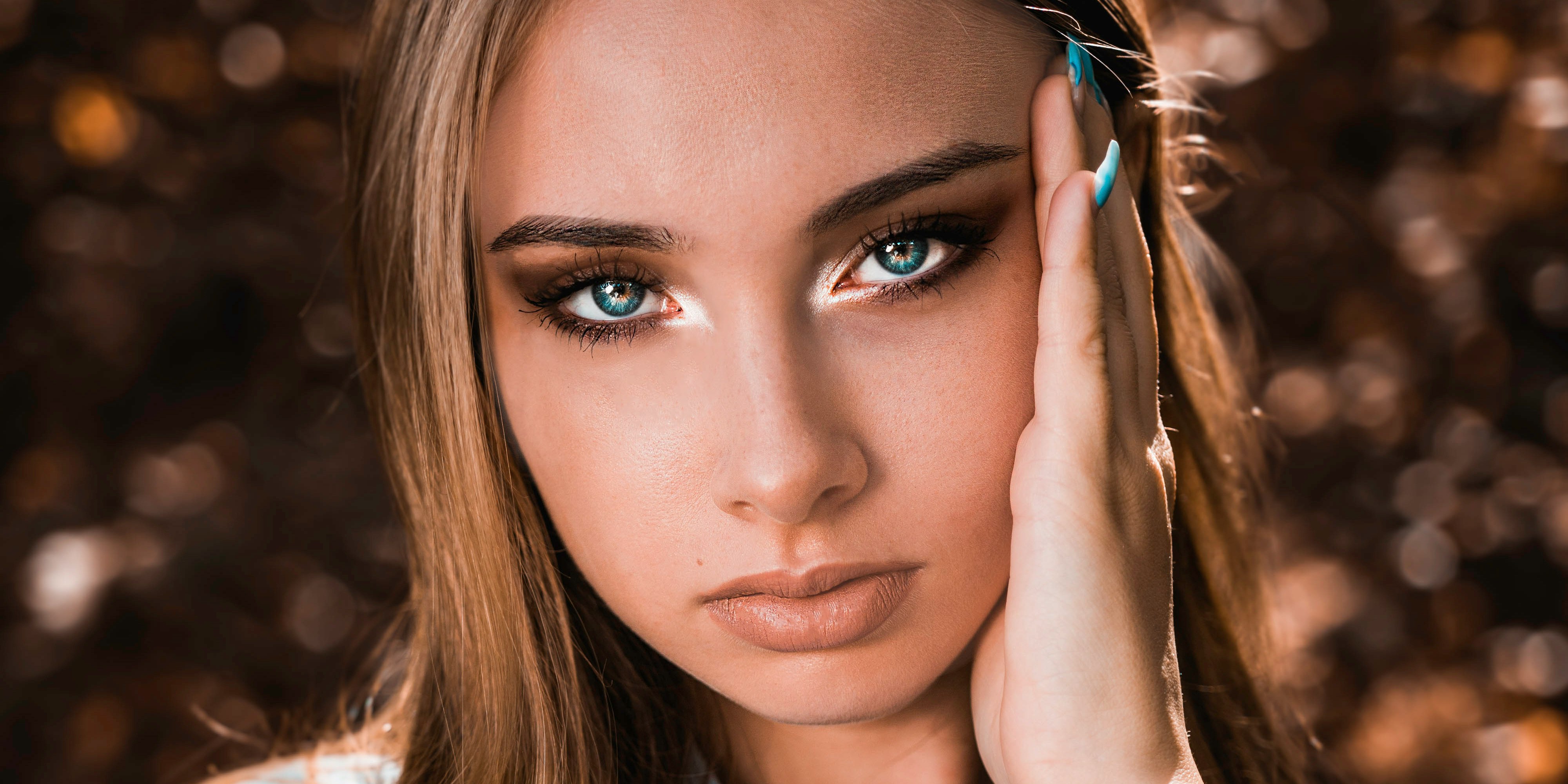 woman with blue eyes and brown hair