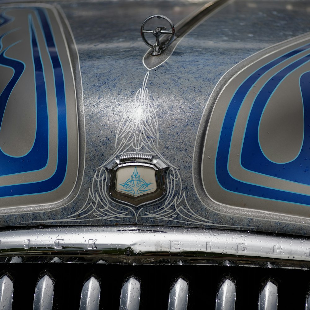 silver and blue car grille