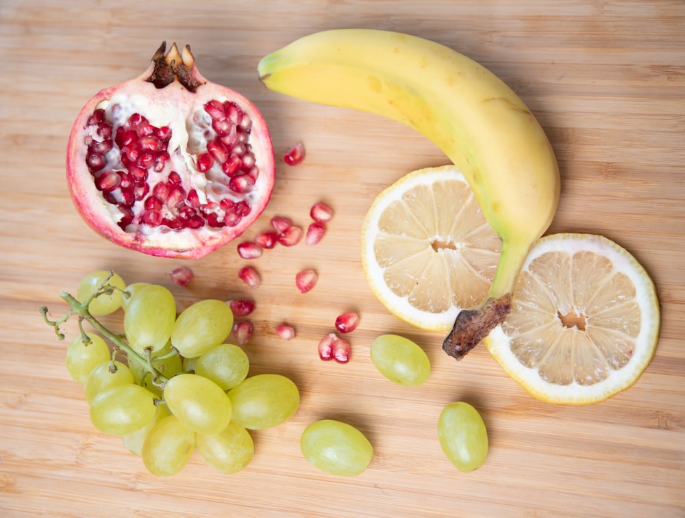 yellow banana fruit beside green apple fruit