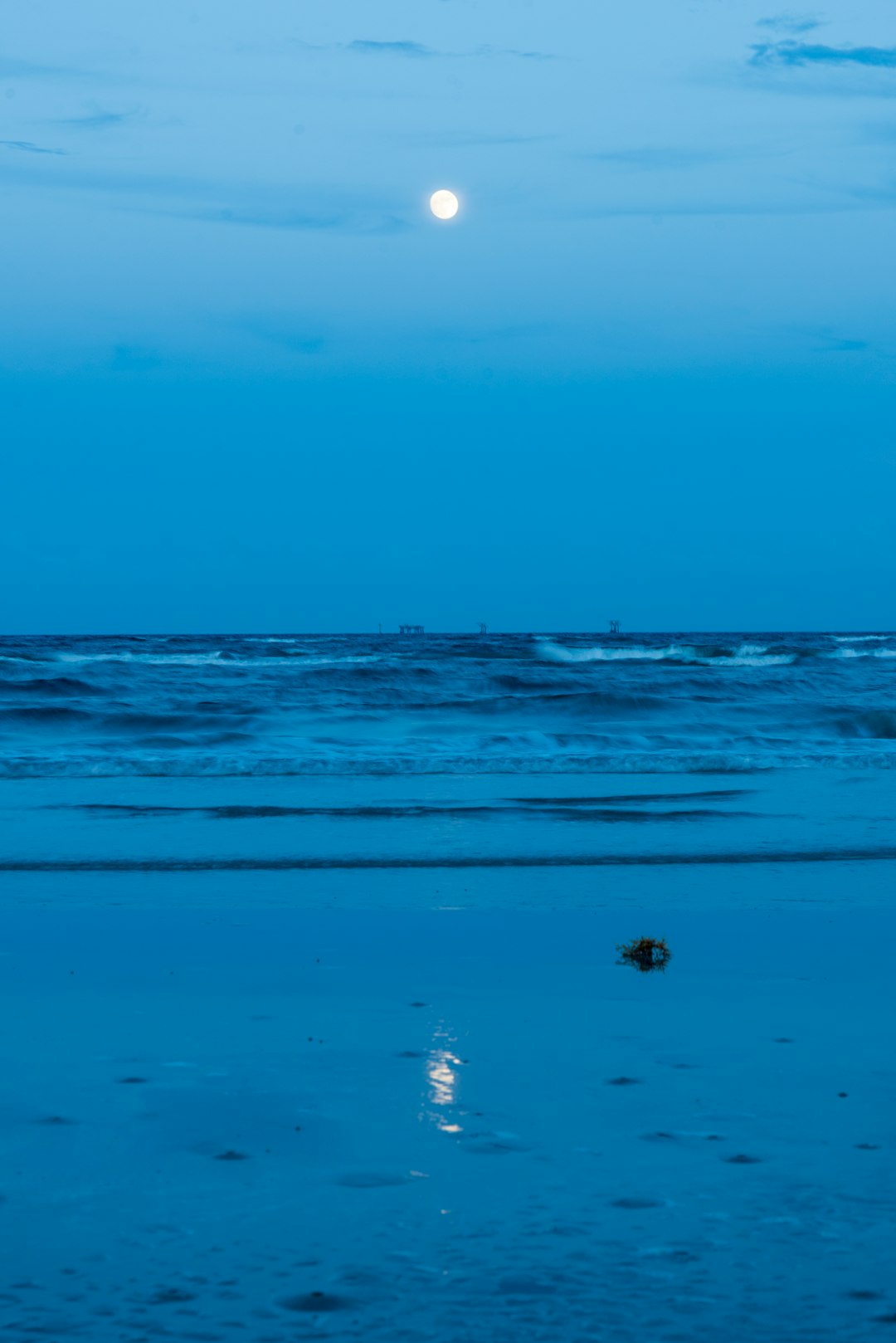 blue ocean water during daytime