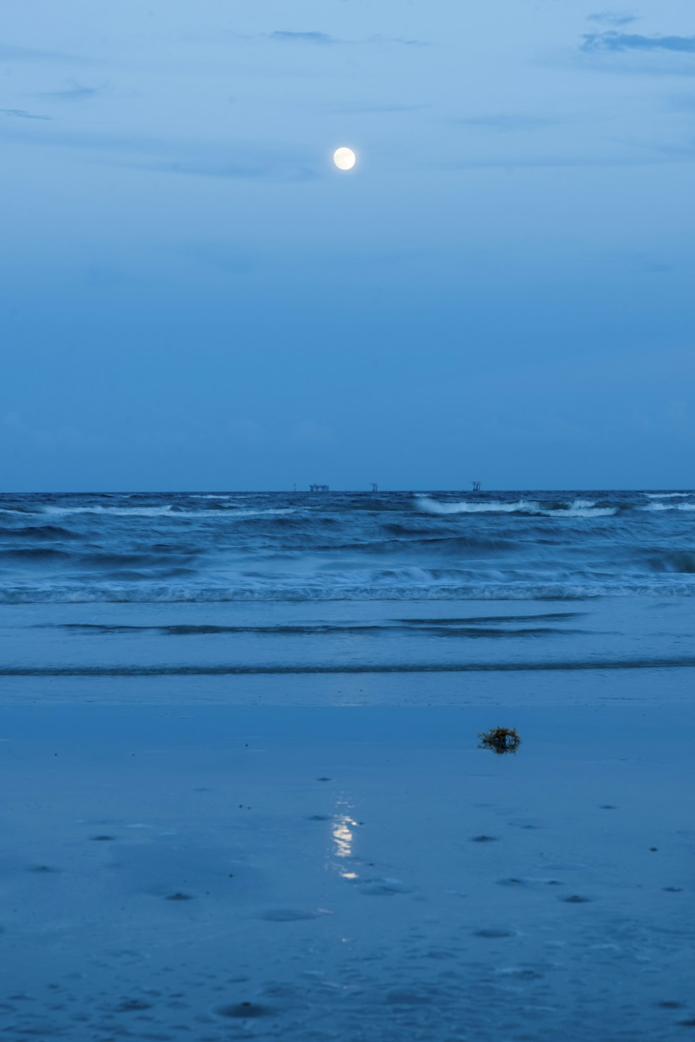 blue ocean water during daytime