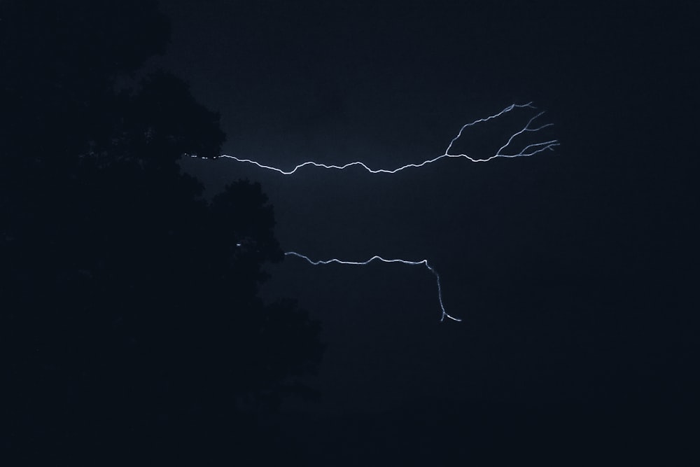 lightning in the sky during night time
