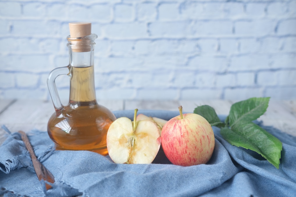 natural cleaning with vinegar and water