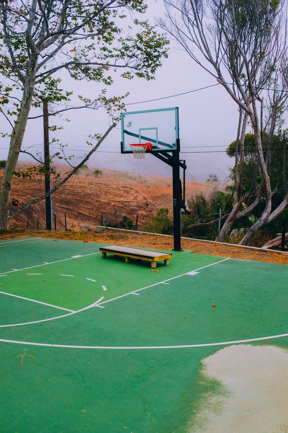 terrain de basket-ball sans personne