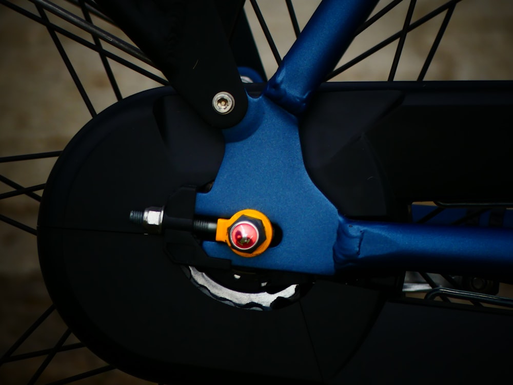 blue and black motorcycle wheel