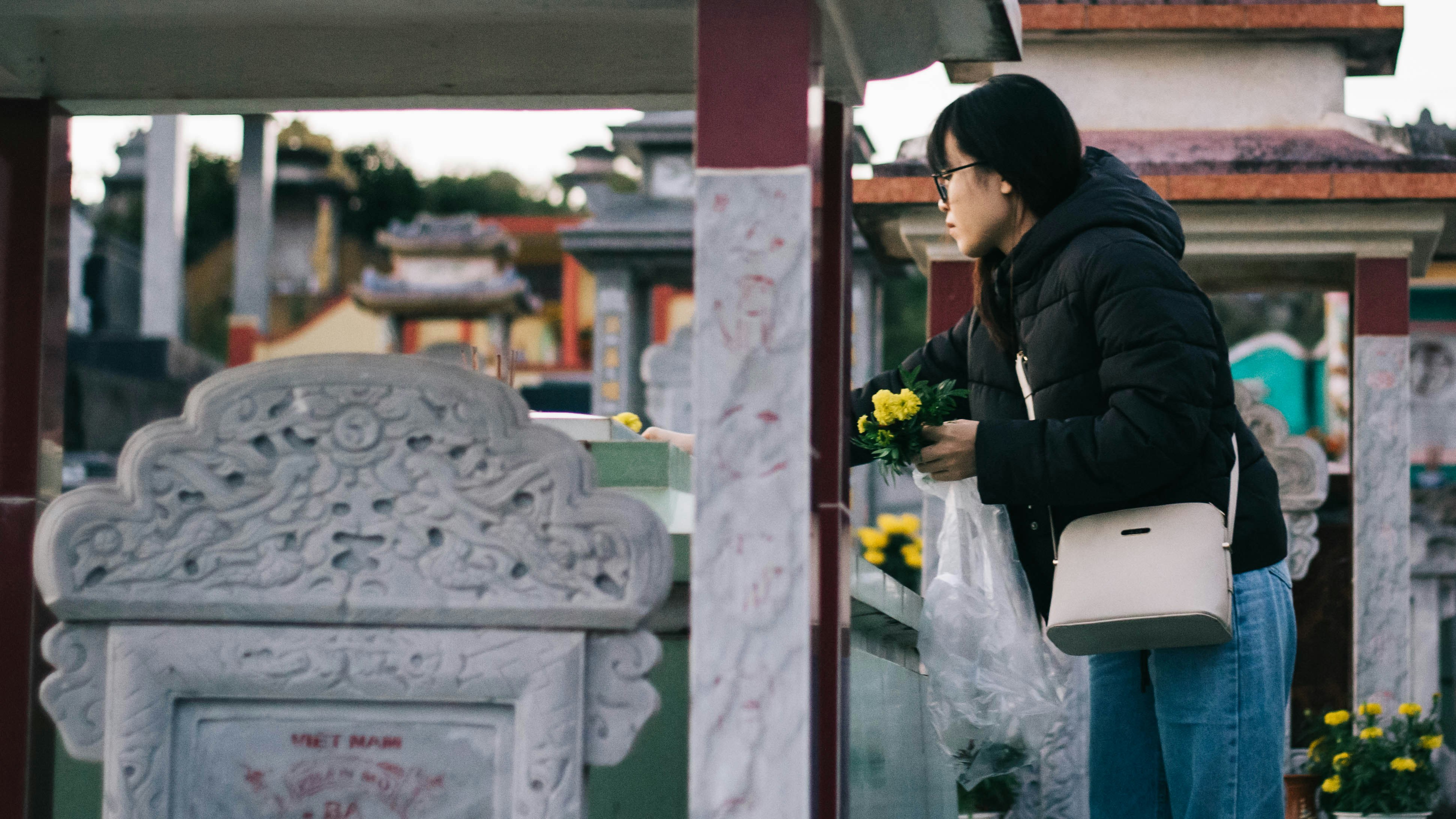 photo 1628328295808 a8d993248b59?ixlib=rb 1.2 - 夢の中に死んだ父親が出てきたら？夢占いのメッセージとは？