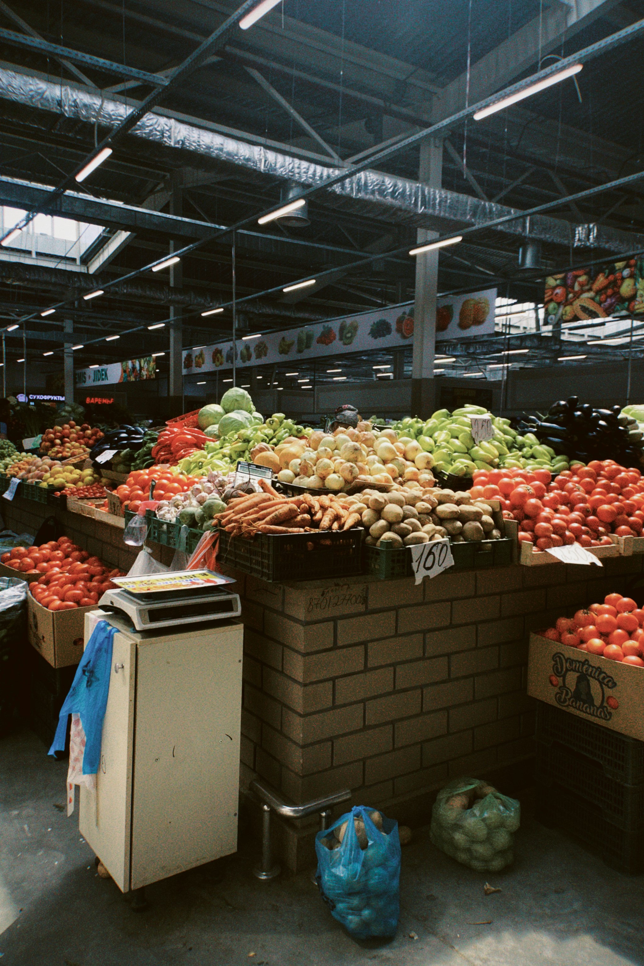 fruit stand in market during daytime
