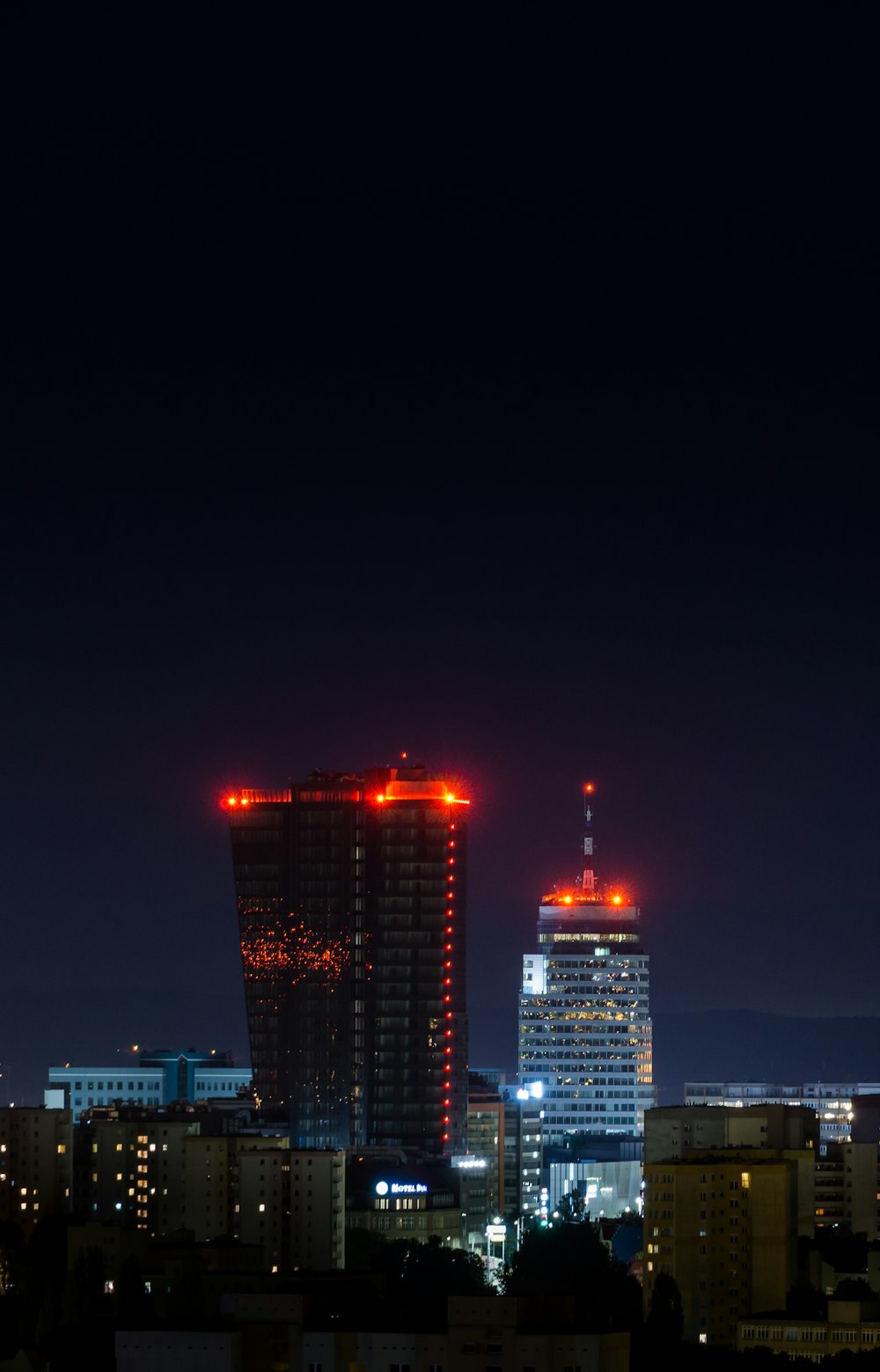 Skyline de la ville pendant la nuit