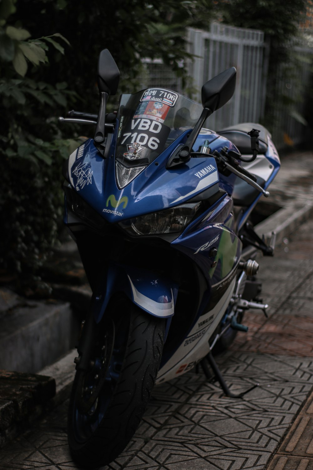 blue and black honda sports bike