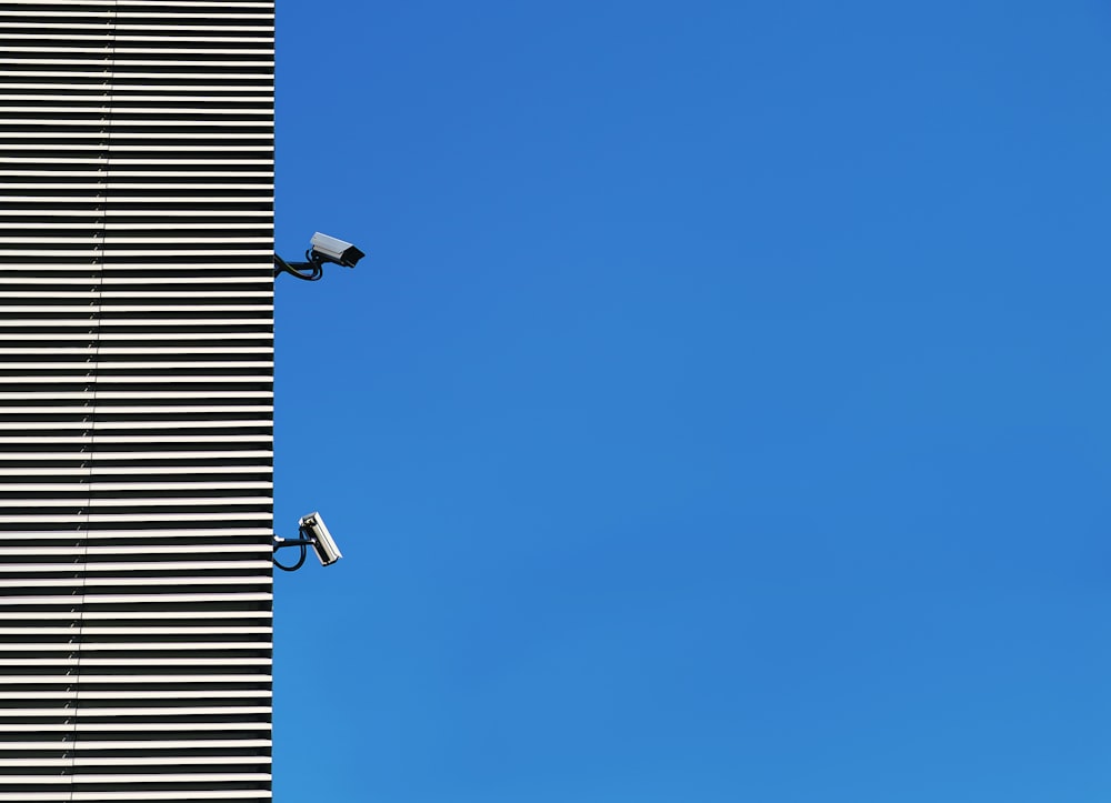 ciel bleu sur des nuages blancs