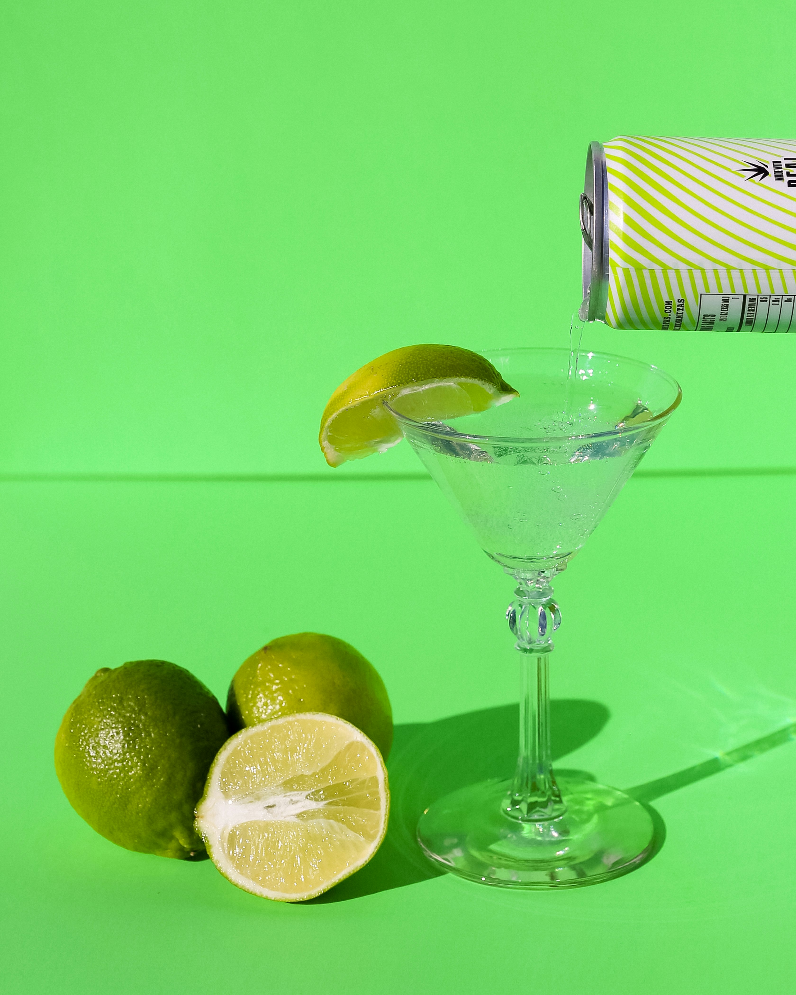 clear cocktail glass with sliced lemon