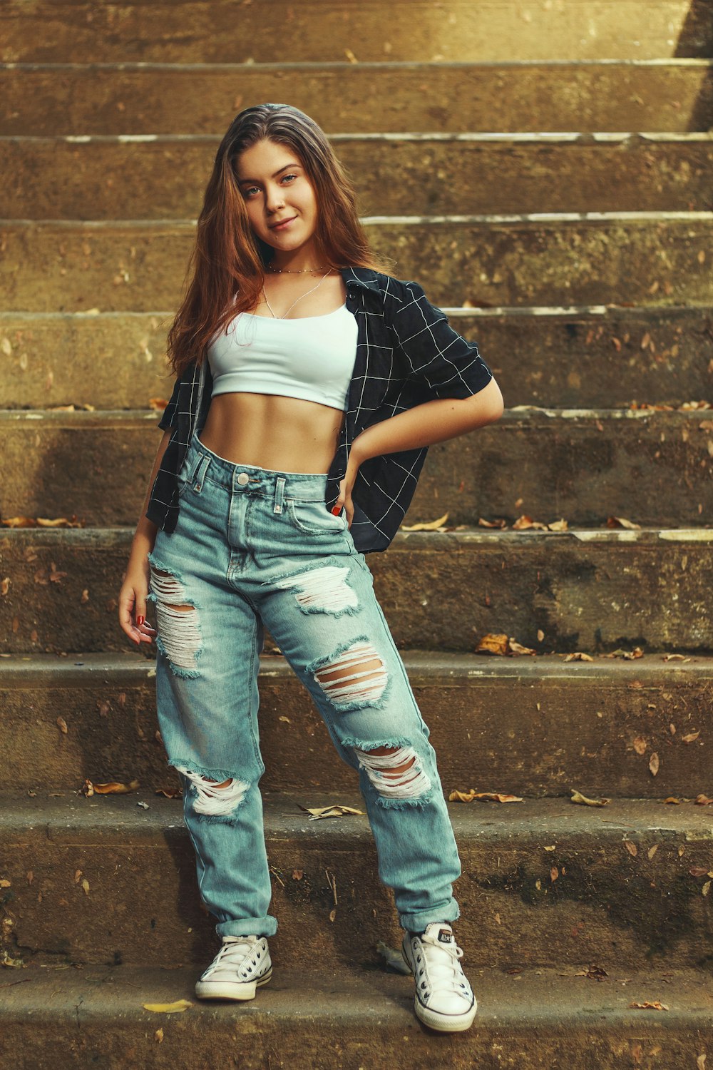 Woman in blue denim jeans and white crop top photo – Free Pants Image on  Unsplash