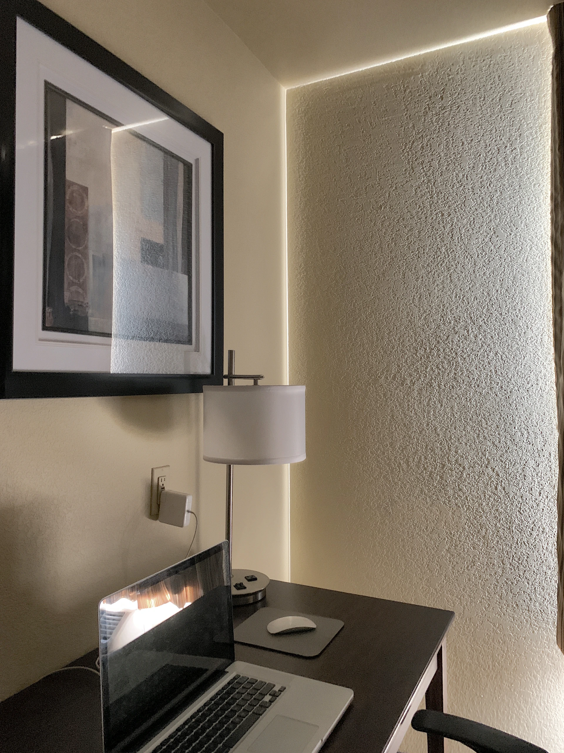 gray computer monitor