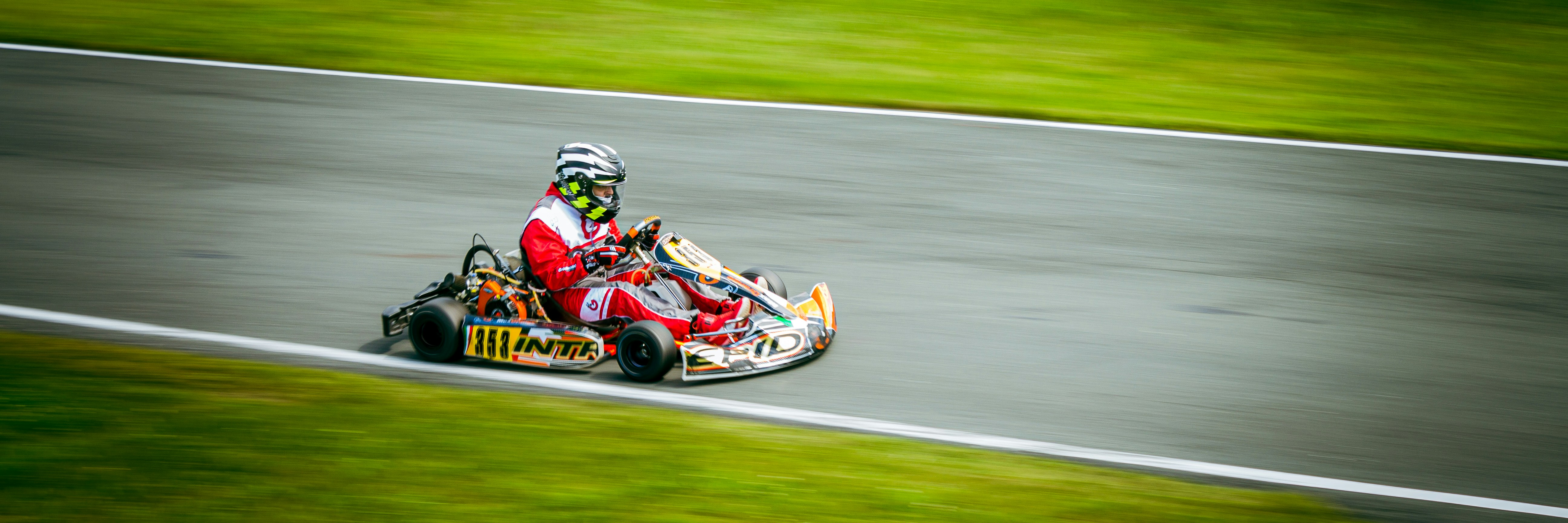 POURQUOI LES COURSES DE KARTING ÉLECTRIQUE SONT AMUSANTES