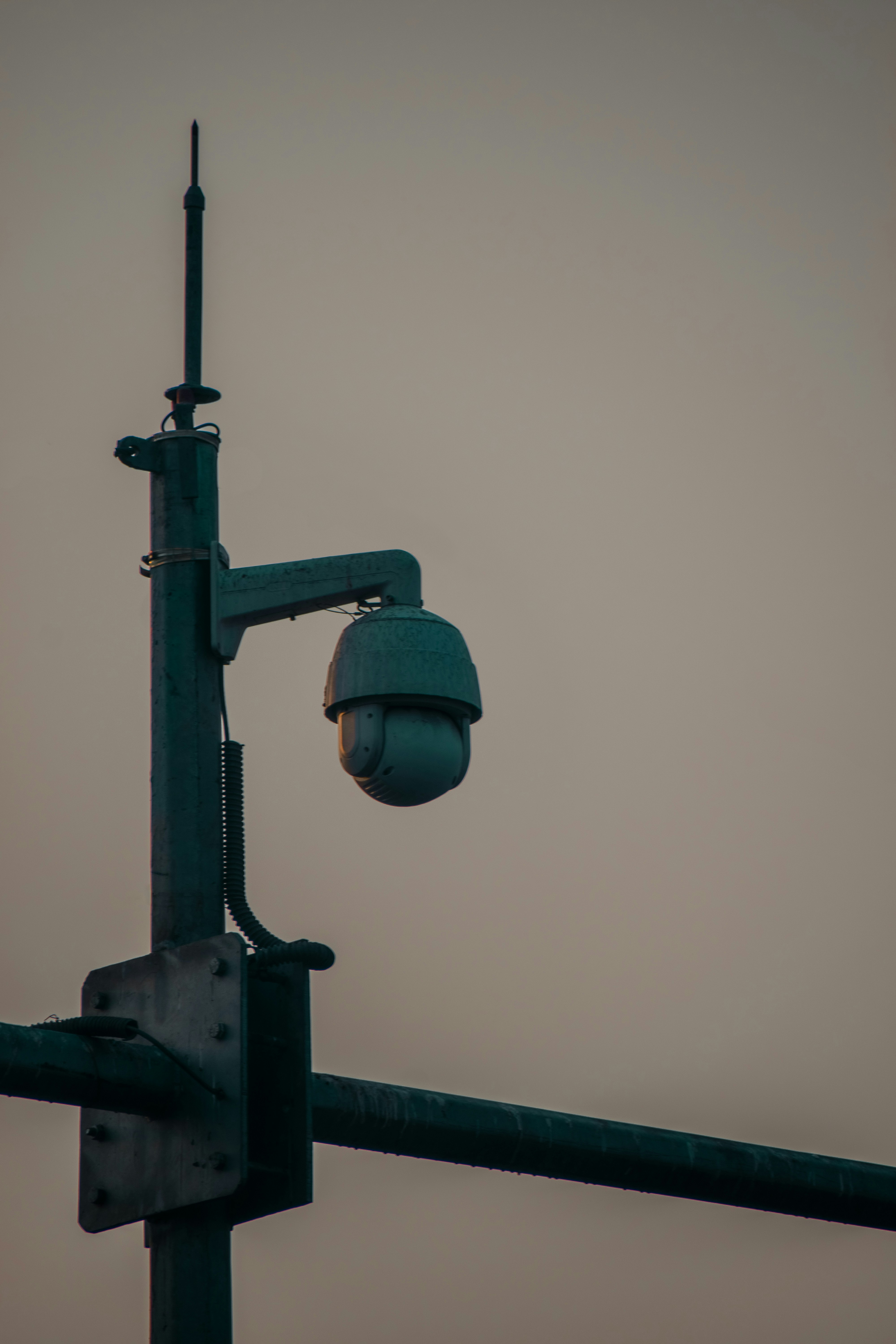 black street light during daytime