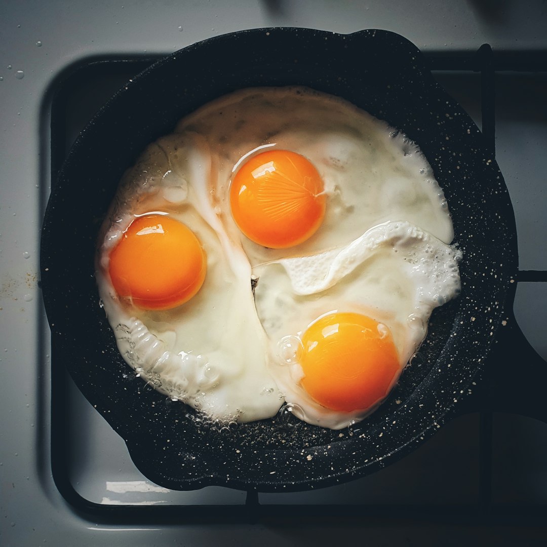 sunny side up egg on black frying pan