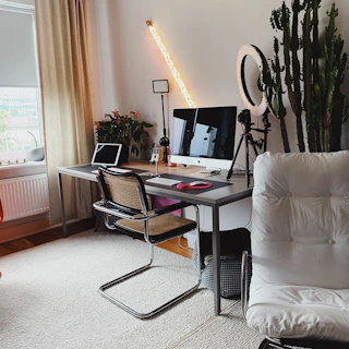 a chair and a desk in a room