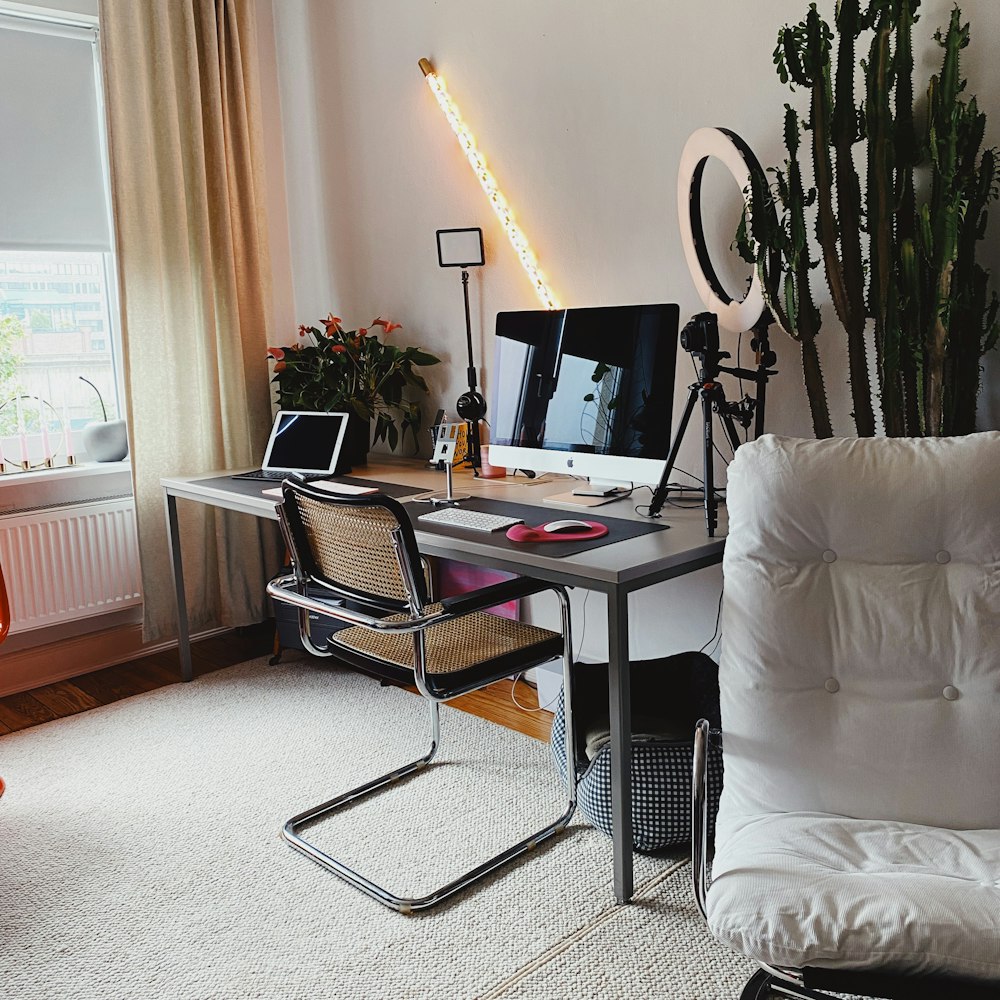 a chair and a desk in a room