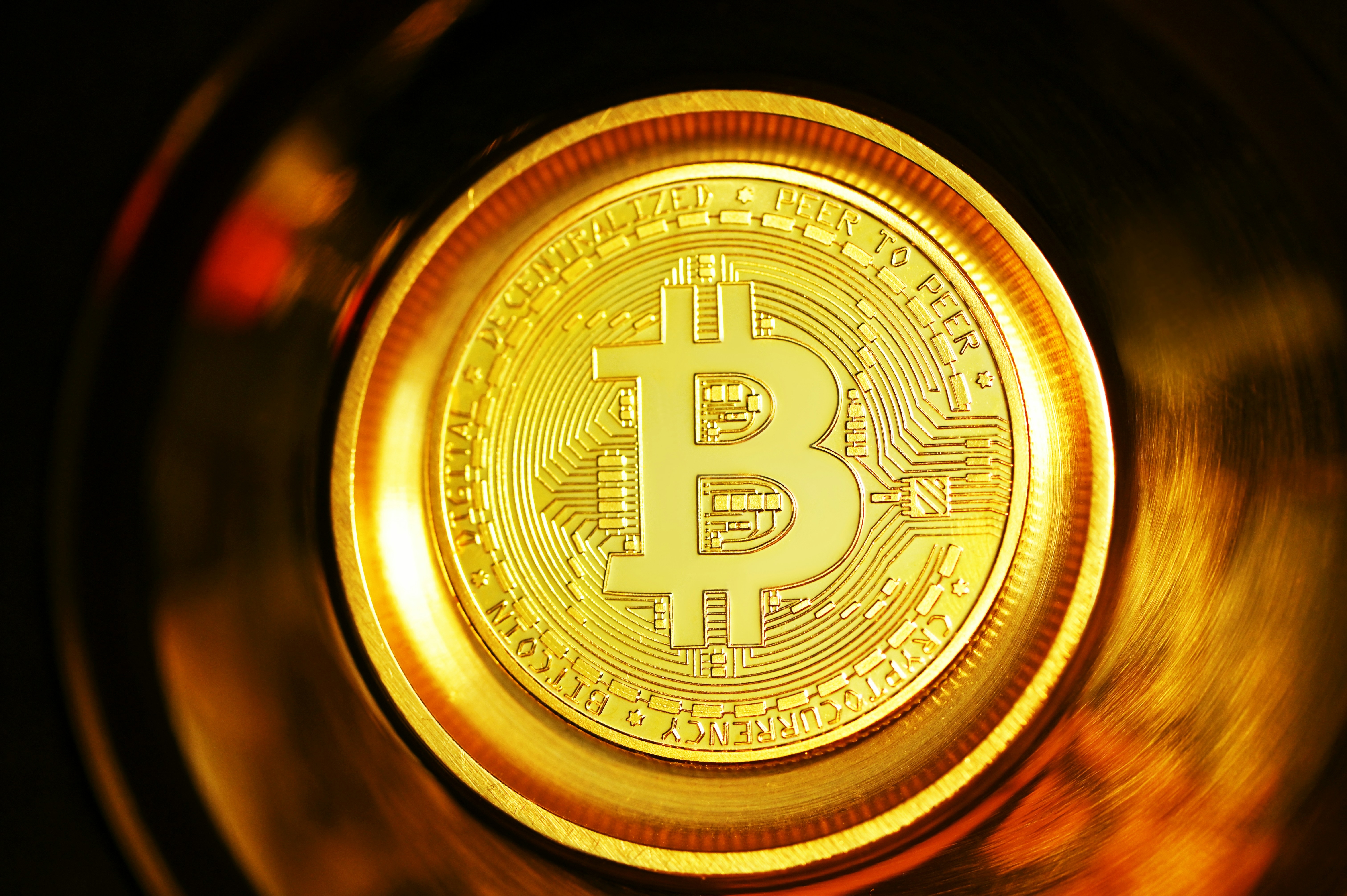 Біткоїн занурюється ще нижче $100,000, оскільки ведмежий ринок охоплює криптовалюту.