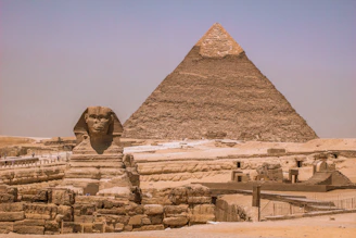 pyramid of egypt during daytime