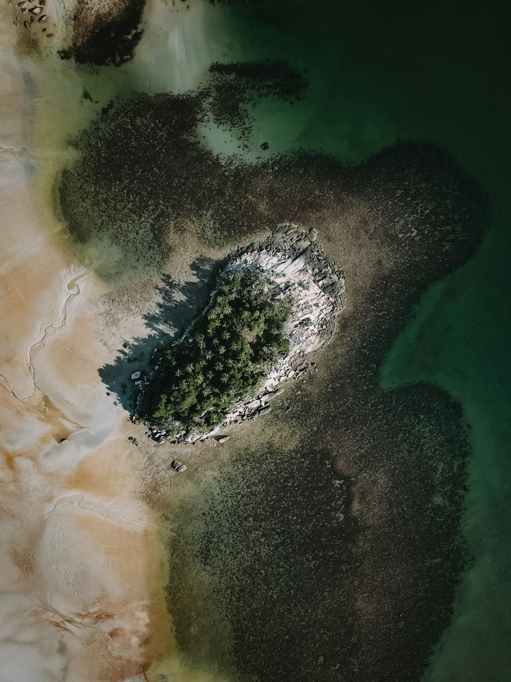 Vista aérea del cuerpo de agua