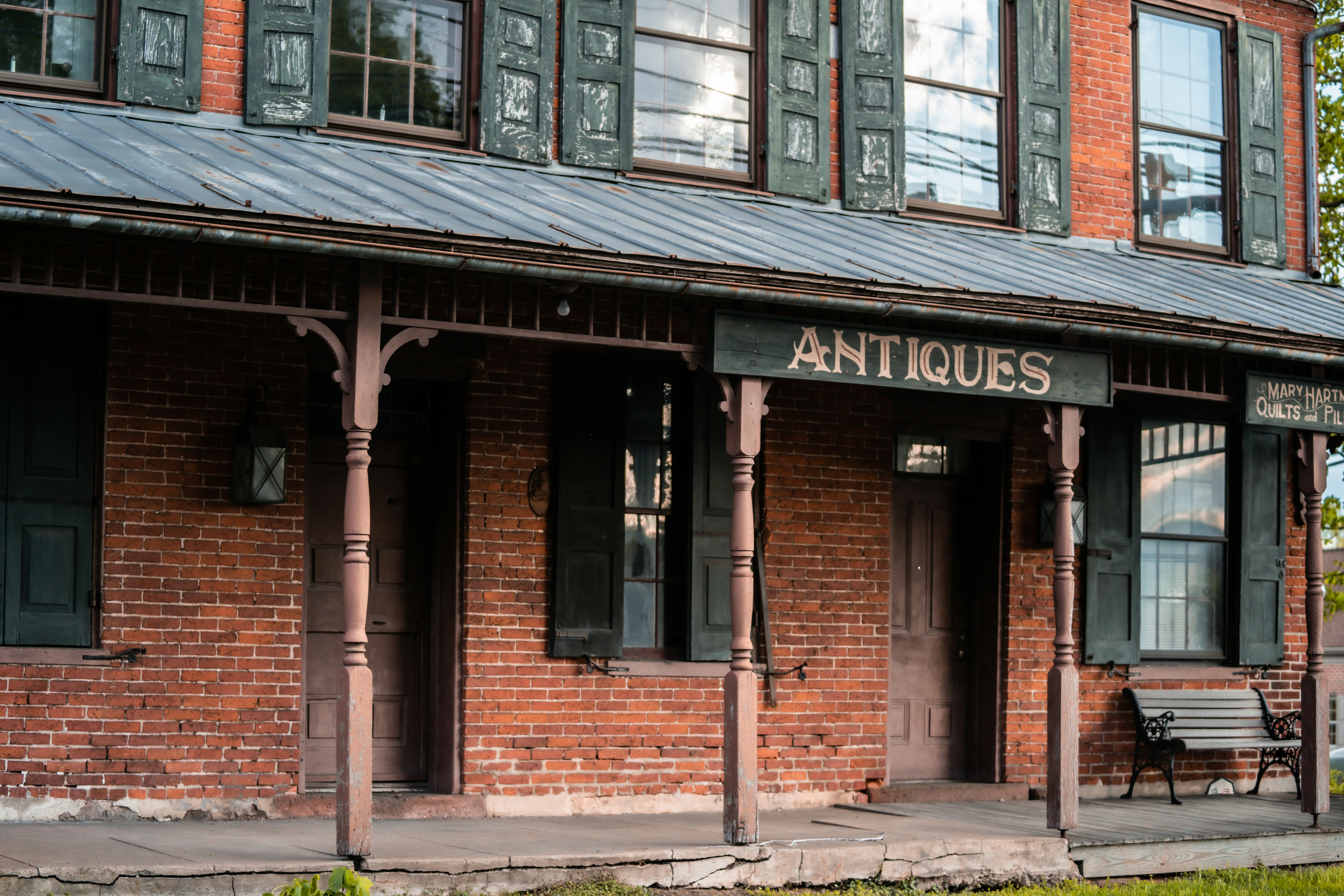 Six Paupers Tavern & Restaurant