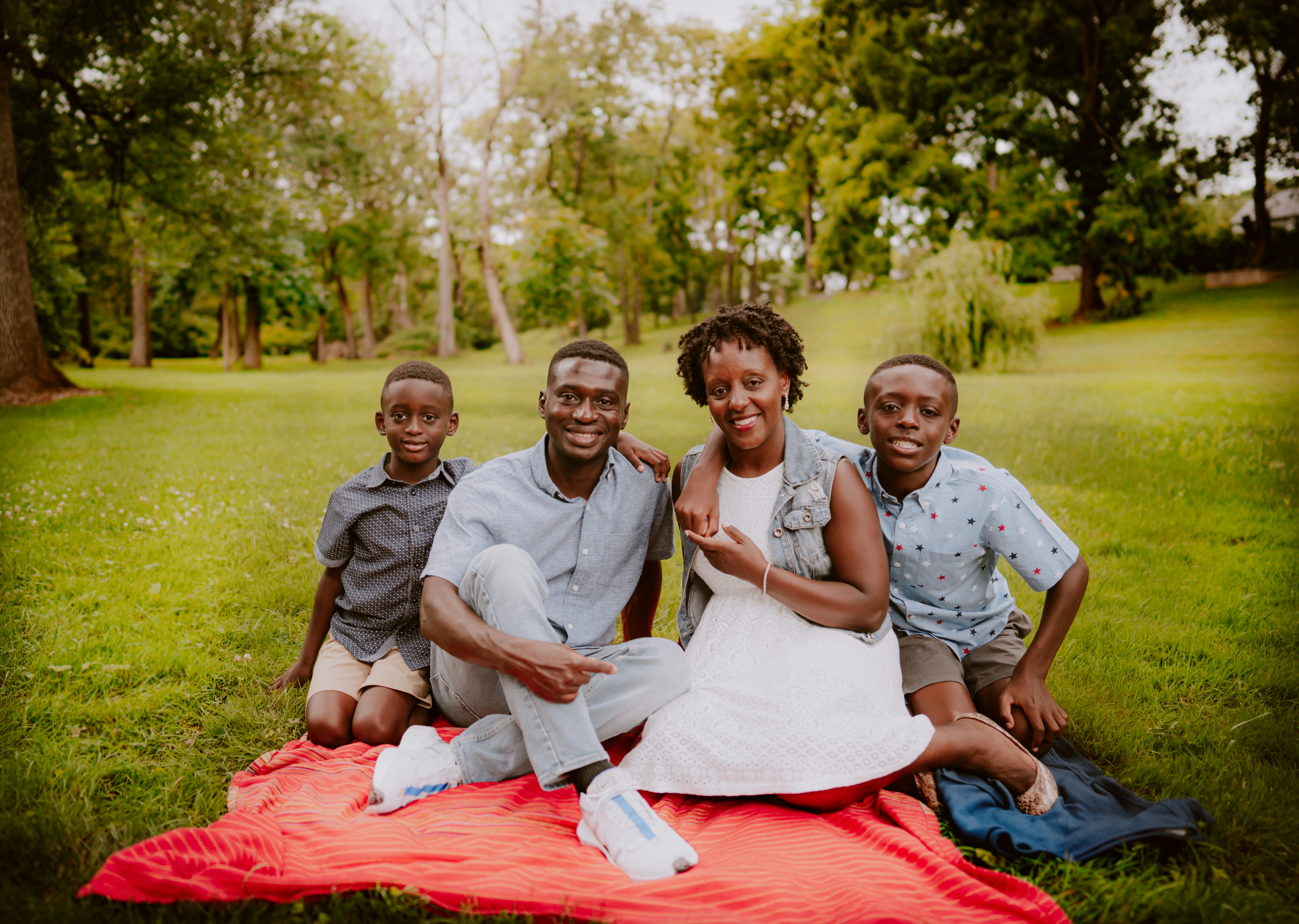 great photo recipe,how to photograph 3 women and 2 men sitting on green grass field during daytime